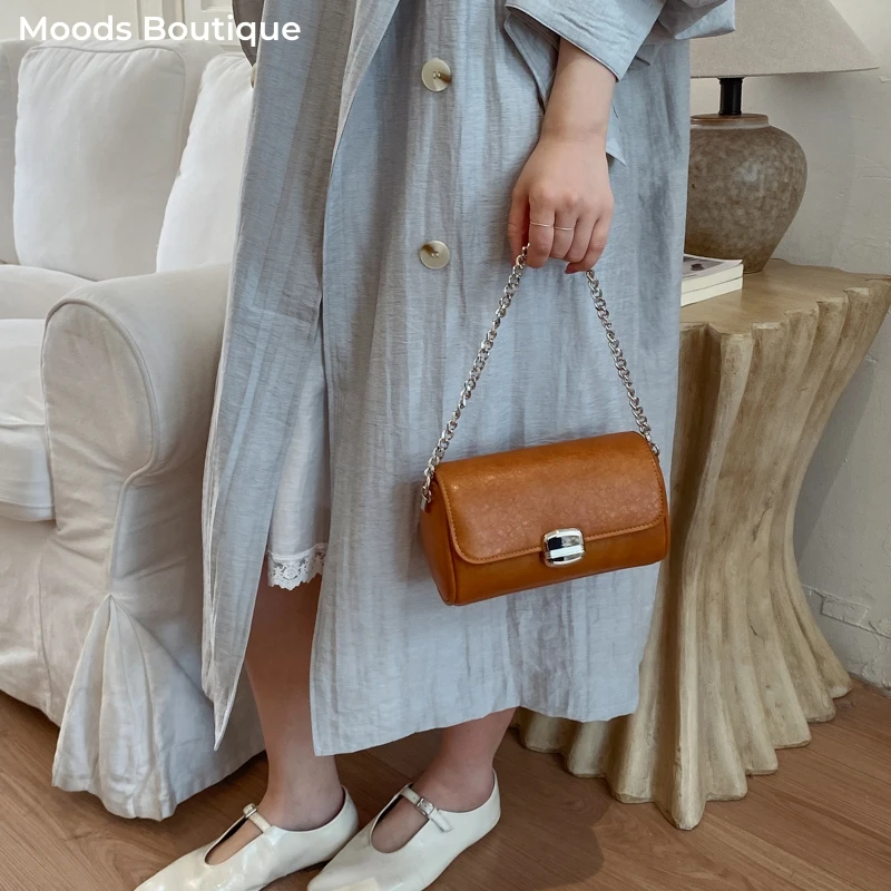 MOODS Retro Chain Crossbody Bags For Women Flap Shape Shoulder Bag Pure Color Vegan Leather Casual Street Commuter Handbags 2026
MOODS Retro Chain Crossbody Bags For Women Flap Shape Shoulder Bag Pure Color Vegan Leather Casual Street Commuter Handbags 2026