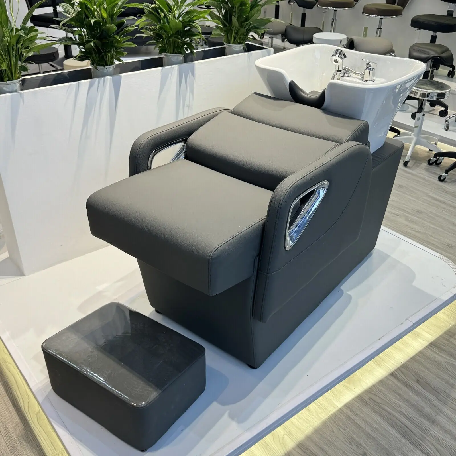 Ceramic basin hair salon semi-reclining shampoo chair flushing bed shampoo bed shampoo bed barber shop special
Ceramic basin hair salon semi-reclining shampoo chair flushing bed shampoo bed shampoo bed barber shop special