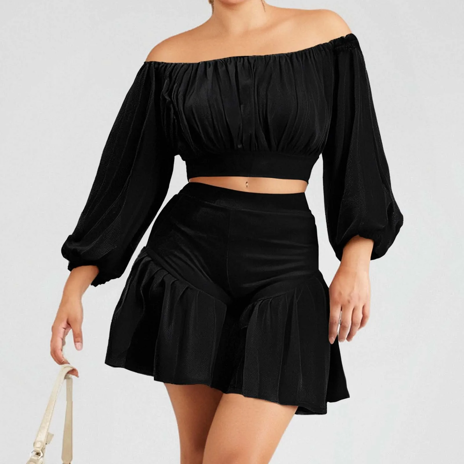 Large Size Women'S New Pleated One-Line Collar Fluffy Waist Casual Two-Piece Set Crop Top And Short Pants Two Piece Sport Outfit
Large Size Women'S New Pleated One-Line Collar Fluffy Waist Casual Two-Piece Set Crop Top And Short Pants Two Piece Sport Outfit