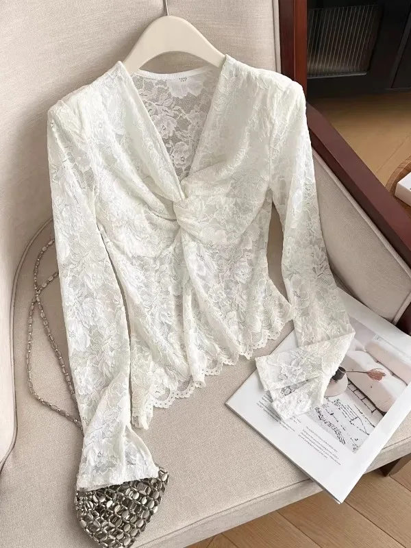 Stunning V-neck Lace Shirt Women's Beautiful Shoulder Length Sleeve Loose Fit Korean Style Long Sleeve Casual Top
Stunning V-neck Lace Shirt Women's Beautiful Shoulder Length Sleeve Loose Fit Korean Style Long Sleeve Casual Top