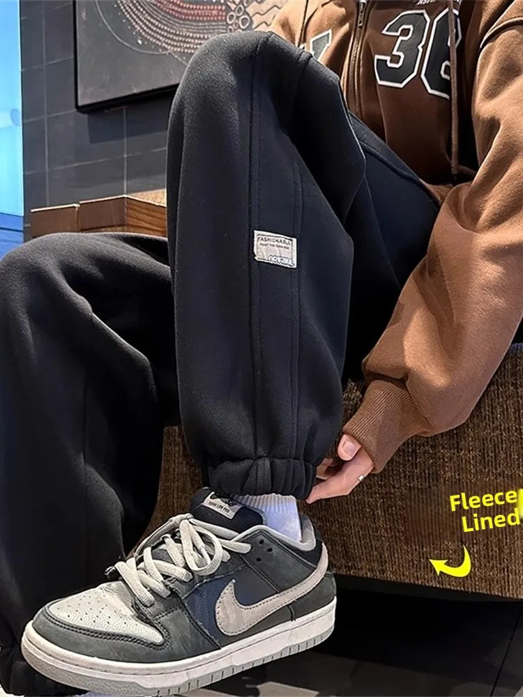 Men's Fce Lined Thiened Oversize Sports Pants Loose Cuffed Casual Trousers Trendy Brand Winter Leisure Trousers
Men's Fce Lined Thiened Oversize Sports Pants Loose Cuffed Casual Trousers Trendy Brand Winter Leisure Trousers