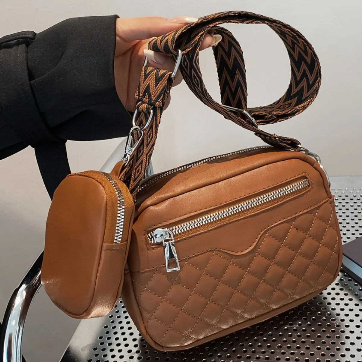 Retro PU Soft Leather New Simple Diamond Lattice Small Square Bag Fashion Trend Versatile Women Shoulder Crossbody Bag
Retro PU Soft Leather New Simple Diamond Lattice Small Square Bag Fashion Trend Versatile Women Shoulder Crossbody Bag