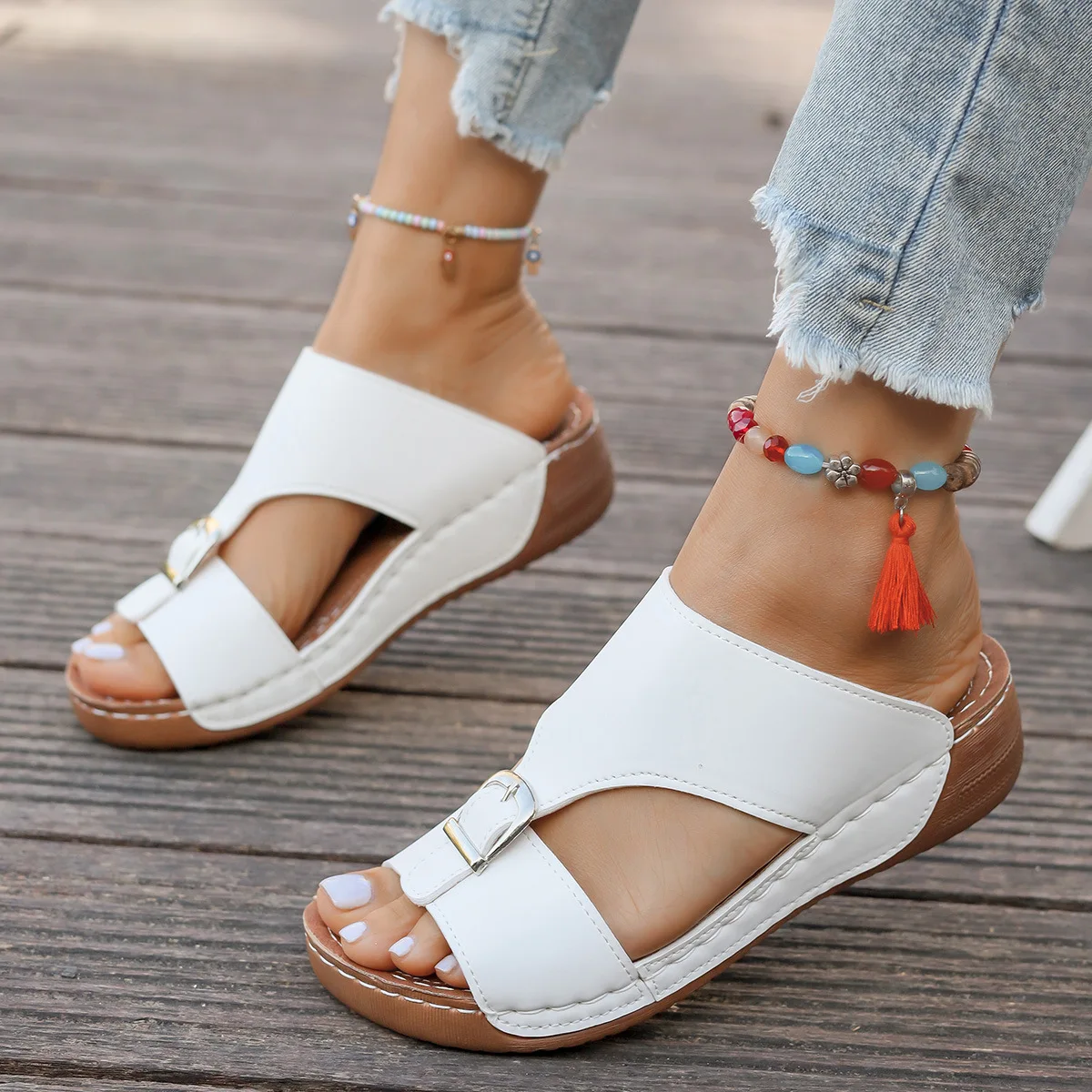 New thick-soled, fashionable, casual, open-toe, versatile beach sandals, European and American Roman sandals for women 
New thick-soled, fashionable, casual, open-toe, versatile beach sandals, European and American Roman sandals for women