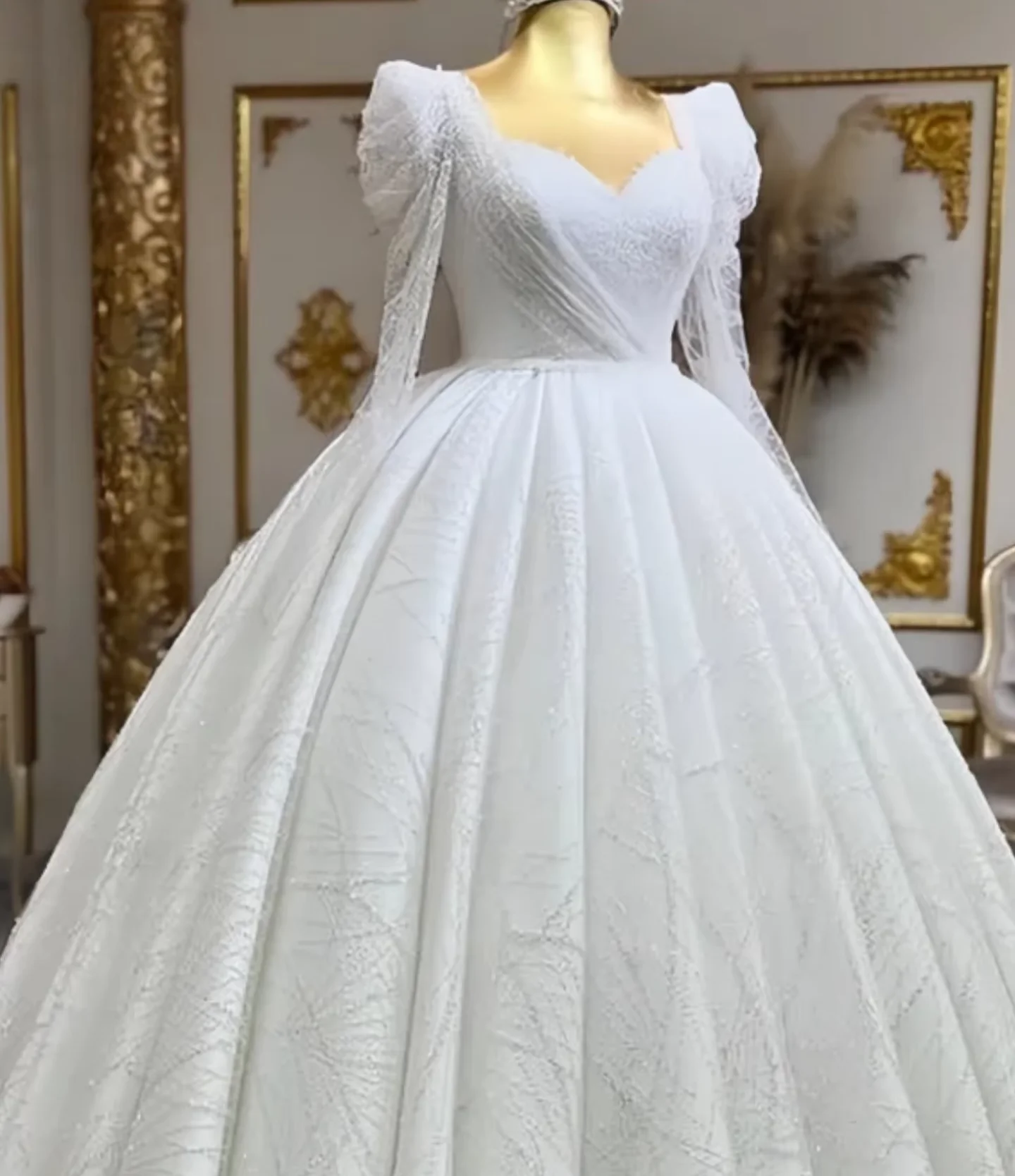 New elegant bridal gowns glittering sequined beaded wedding dress luxurious ball gowns long gowns front hall Customized Vestidos
New elegant bridal gowns glittering sequined beaded wedding dress luxurious ball gowns long gowns front hall Customized Vestidos
