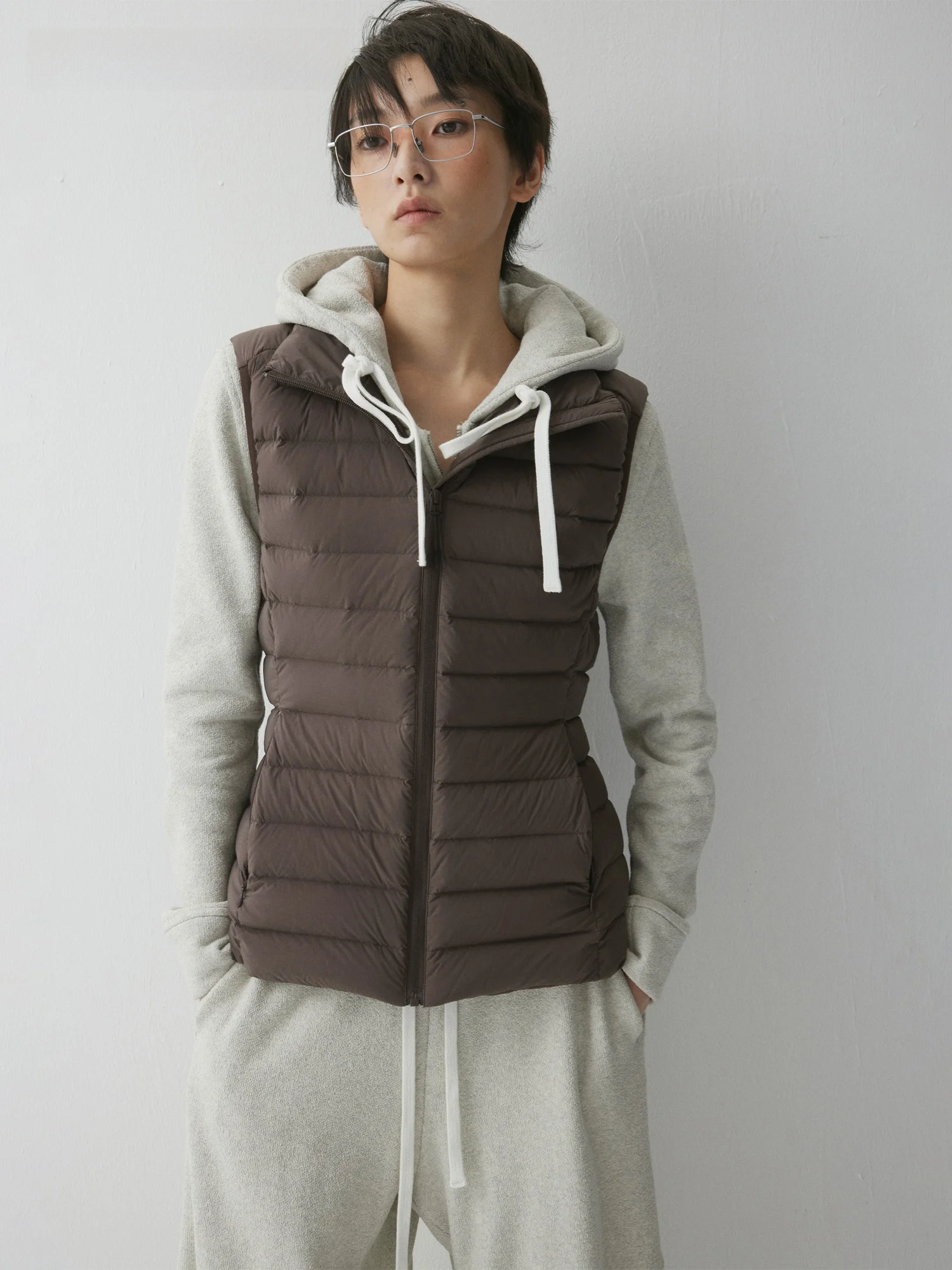 VERMO Street Style Slim Fit Duck down Vest Shoulder Accurate Hourglass Shape Layerable White Duck Feather Women's Jacket
VERMO Street Style Slim Fit Duck down Vest Shoulder Accurate Hourglass Shape Layerable White Duck Feather Women's Jacket