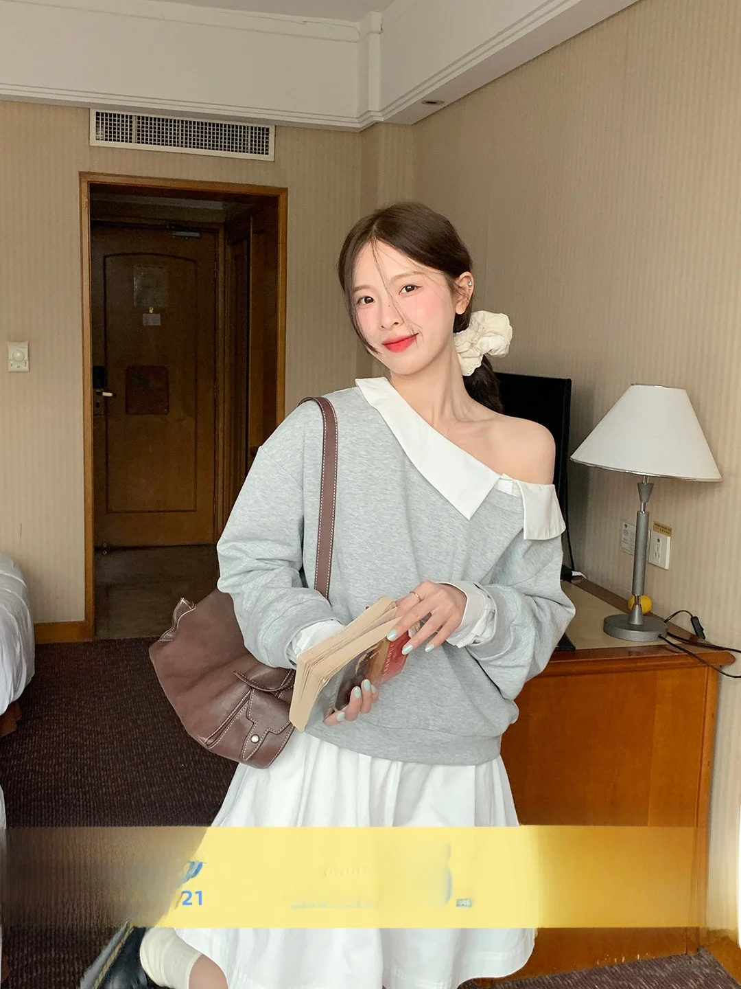 Loose Fit Shirt Collar Fake Two-Piece Sweatshirt Women's Korean Style Pure Desire Shoulder Bared Long Sleeve Casual Top
Loose Fit Shirt Collar Fake Two-Piece Sweatshirt Women's Korean Style Pure Desire Shoulder Bared Long Sleeve Casual Top