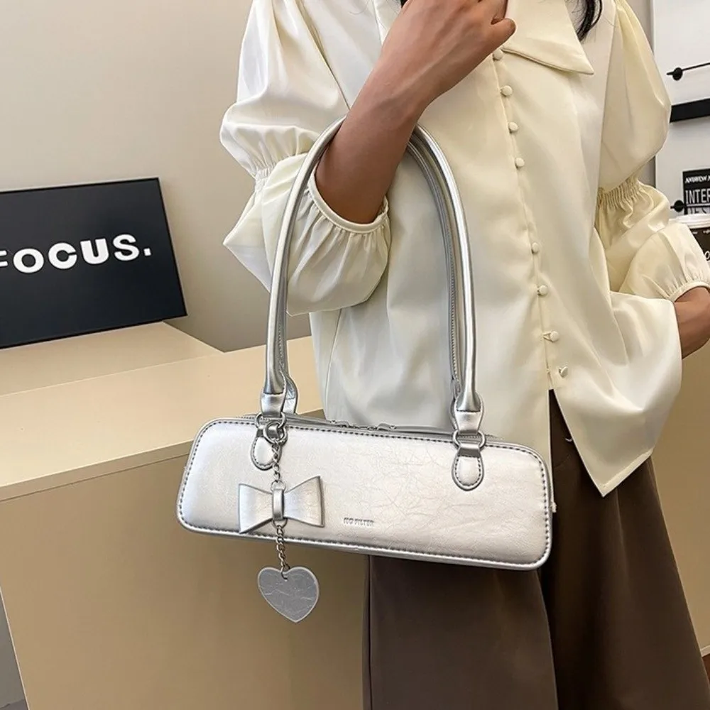 Elegant French Stick Handbag Love Heart Pendant Large Capacity Sweet Armpit Bag Solid Color Texture Underarm Shoulder Bag
Elegant French Stick Handbag Love Heart Pendant Large Capacity Sweet Armpit Bag Solid Color Texture Underarm Shoulder Bag
