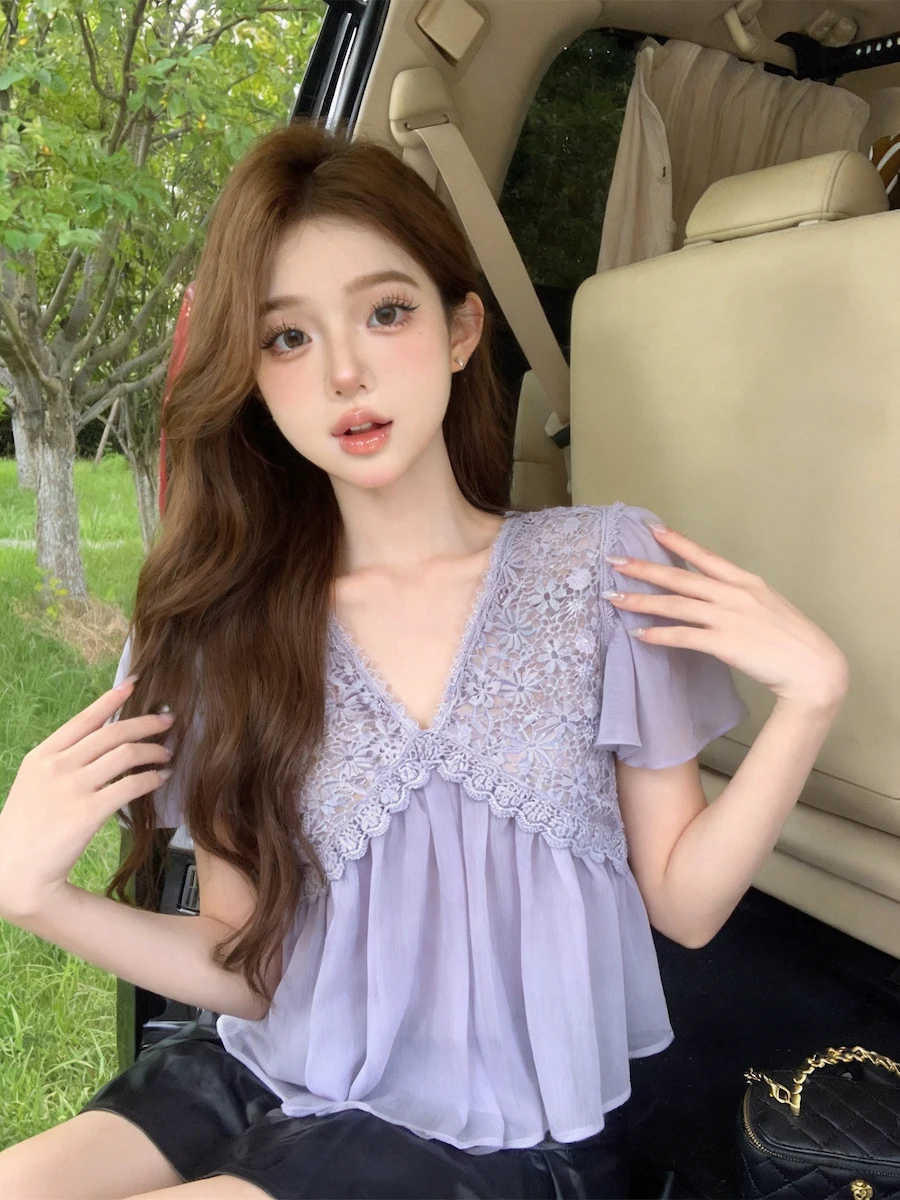 V-Neck Short Sleeve Embroidered Lace Patchwork Shirt Women's Summer New Style Unique Beautiful Purple Collar 3D Embroidery Top
V-Neck Short Sleeve Embroidered Lace Patchwork Shirt Women's Summer New Style Unique Beautiful Purple Collar 3D Embroidery Top