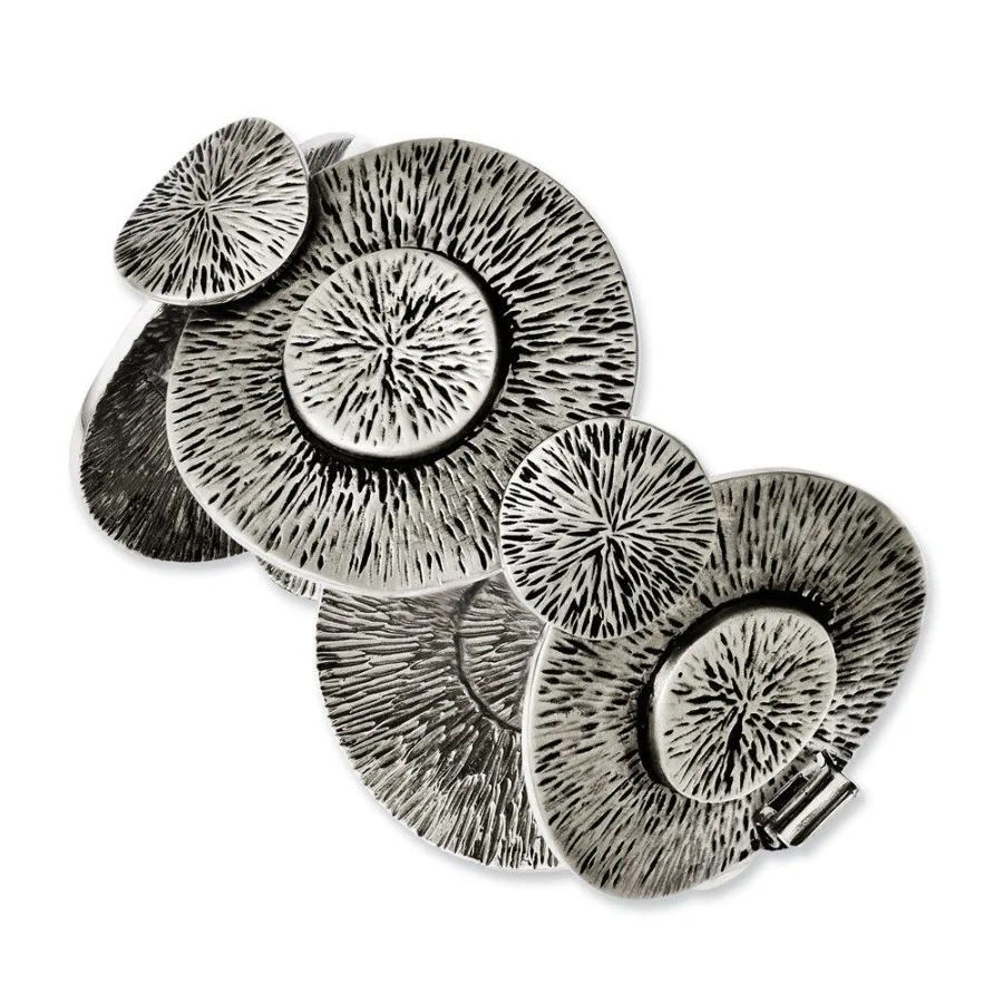 Stainless Steel Antiqued Circles 7in Bracelet
Stainless Steel Antiqued Circles 7in Bracelet