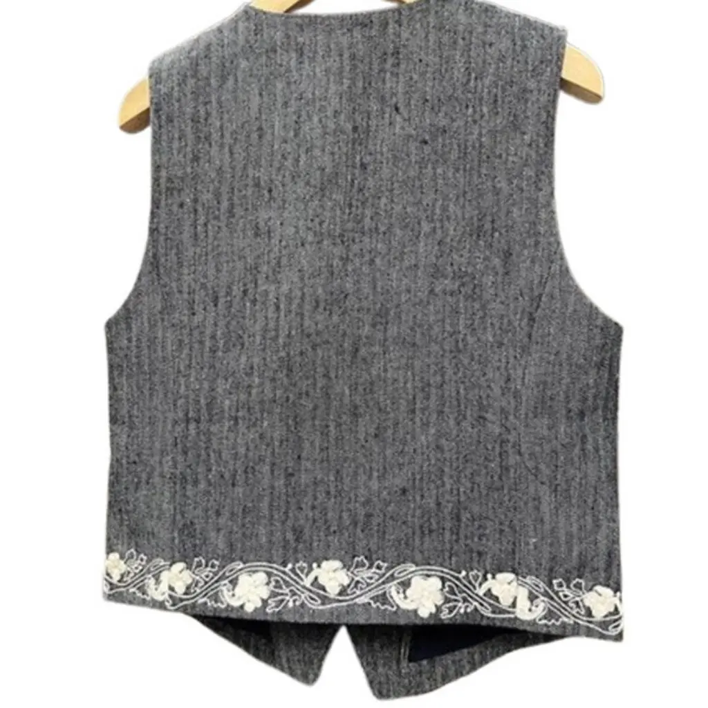 Women's Heavy Embroidered Herringbone V-neck Suit Vest Spring Ethnic Style Top Stacked Design Exquisite Fashion 
Women's Heavy Embroidered Herringbone V-neck Suit Vest Spring Ethnic Style Top Stacked Design Exquisite Fashion