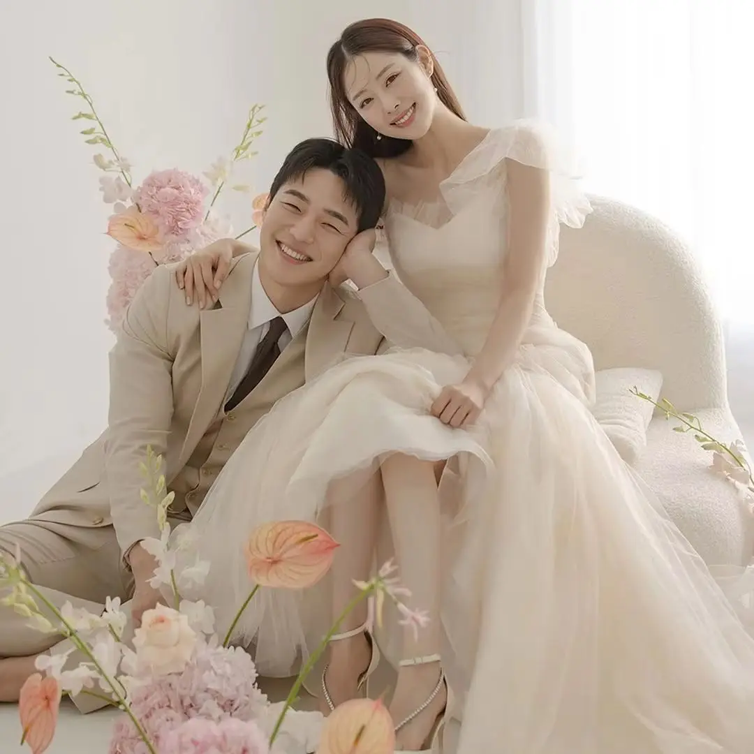 MODX princess Beige Tulle A-line Wedding Dresses 웨딩드레스 Right Angled Shoulder Korea Photoshoot Pleat Customised Bride Gowns 2025
MODX princess Beige Tulle A-line Wedding Dresses 웨딩드레스 Right Angled Shoulder Korea Photoshoot Pleat Customised Bride Gowns 2025
