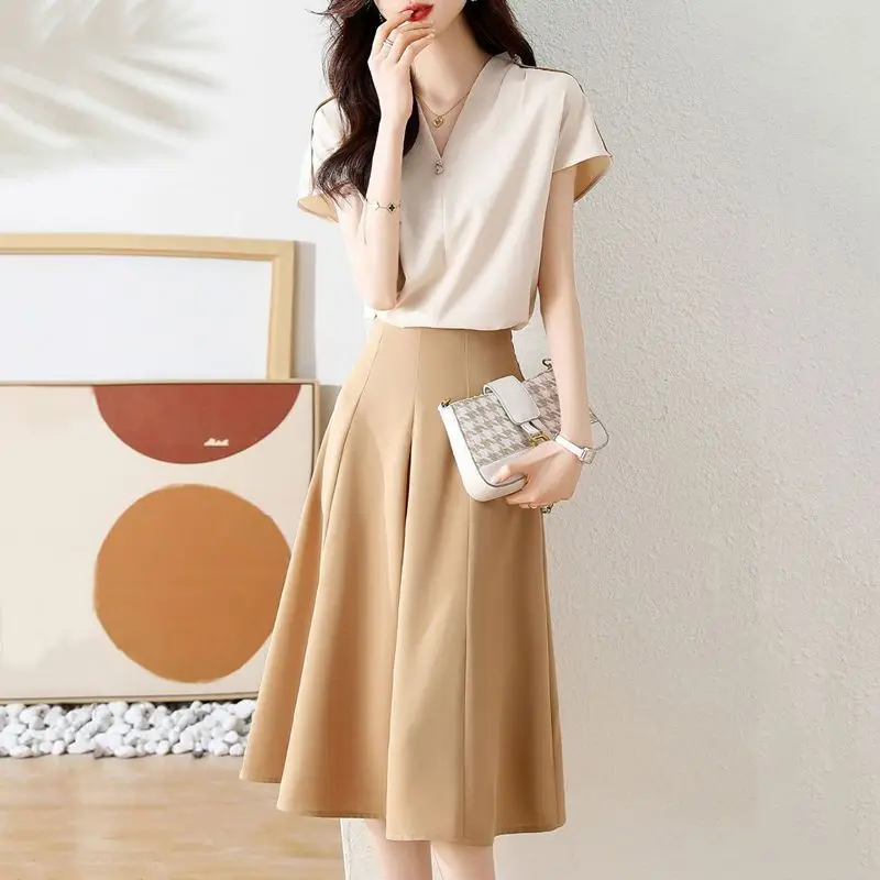 Women's Skirt Suit 2024 Summer Wear with Slimming Fashion Casual High-end Delicate Short-sleeved Shirt Two Pieces Suits
Women's Skirt Suit 2024 Summer Wear with Slimming Fashion Casual High-end Delicate Short-sleeved Shirt Two Pieces Suits