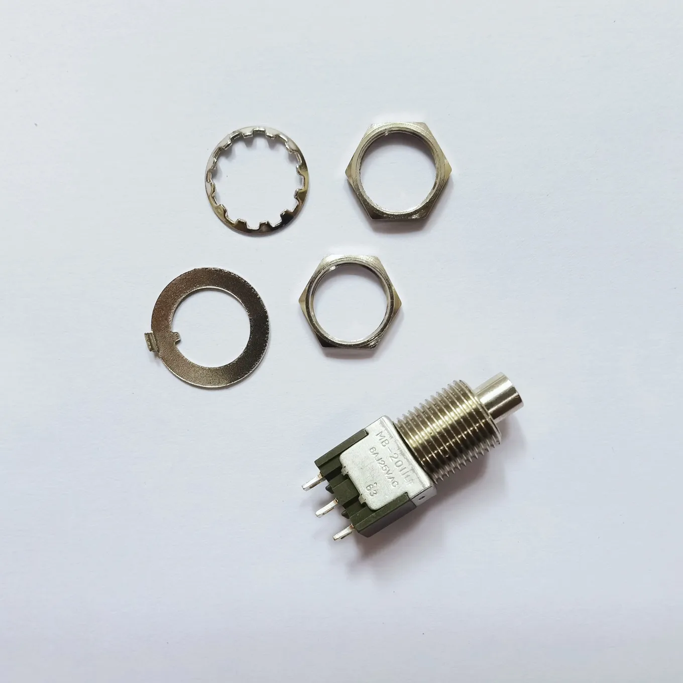 Original new 100% MB-2011LB 6A250VAC self locking metal button switch opening 12mm
Original new 100% MB-2011LB 6A250VAC self locking metal button switch opening 12mm