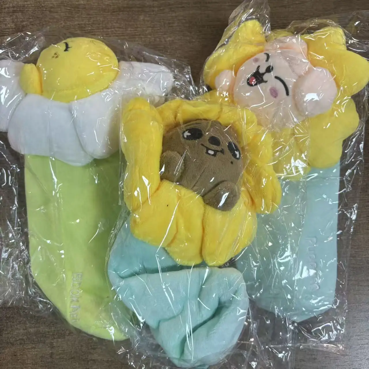 *SKZOO Stray Kids Plush Pencil Case Plush Doll Bag Plush Toy Seoul FM Week Cloak Doll Magic School Kid Fan Birthday Gift
*SKZOO Stray Kids Plush Pencil Case Plush Doll Bag Plush Toy Seoul FM Week Cloak Doll Magic School Kid Fan Birthday Gift