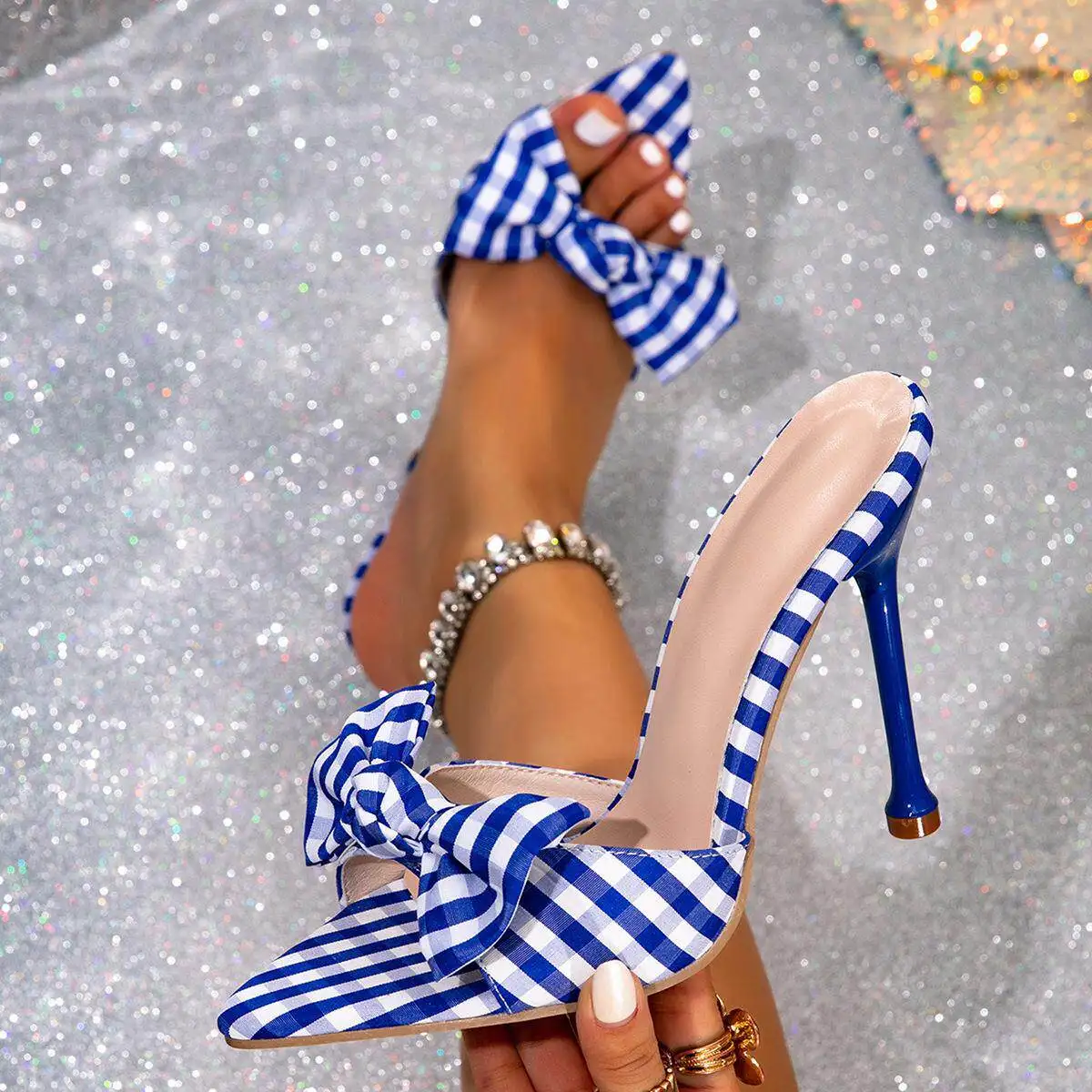 Women's Pointed Toe Knot Sandals Summer 2026 New Plaid Style High Heel Slippers Crossbody Fashionable Casual Shoes
Women's Pointed Toe Knot Sandals Summer 2026 New Plaid Style High Heel Slippers Crossbody Fashionable Casual Shoes