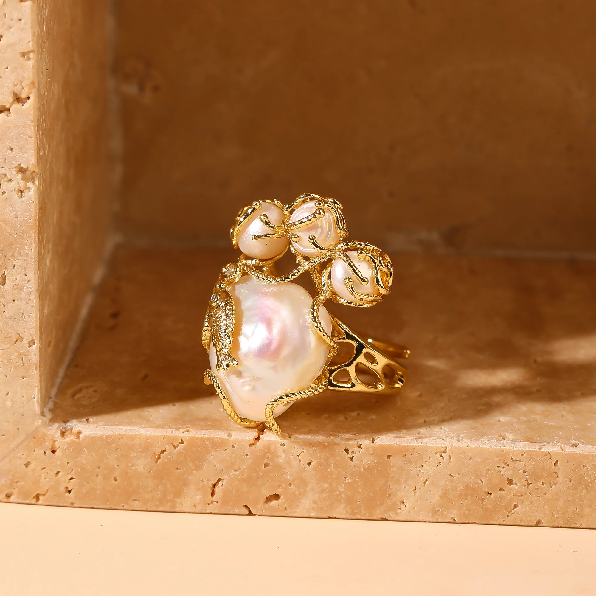 New Design 18K Real Gold Plated Resist Tarnishable Natural Freshwater Pearl Claw Setting With Fish Women Ring
New Design 18K Real Gold Plated Resist Tarnishable Natural Freshwater Pearl Claw Setting With Fish Women Ring