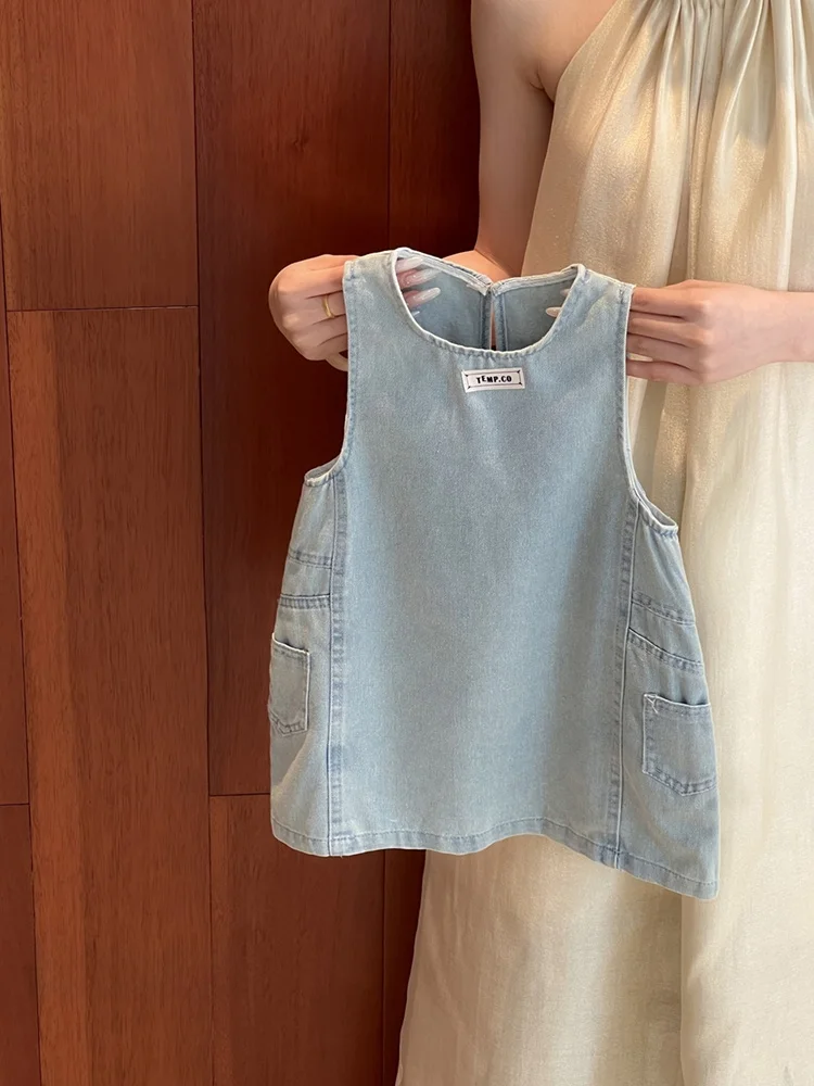 Girls Denim Overalls Set Summer 2026 New Fashion Striped Vest Korean Style Dress Two Piece Set Breathable Cotton Short Sleeve
Girls Denim Overalls Set Summer 2026 New Fashion Striped Vest Korean Style Dress Two Piece Set Breathable Cotton Short Sleeve