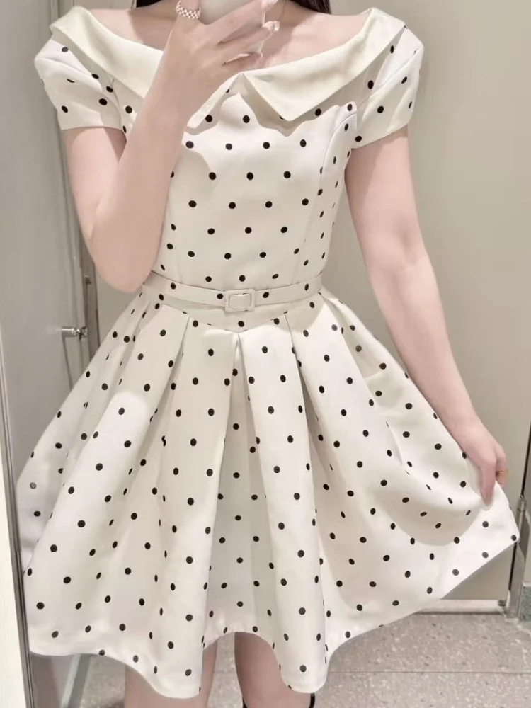 Spring 2026 New Elegant Hepburn Style Short Waist-Cinching Polka Dot Dress Women's Turn-down Collar Belted Slimming Dress
Spring 2026 New Elegant Hepburn Style Short Waist-Cinching Polka Dot Dress Women's Turn-down Collar Belted Slimming Dress