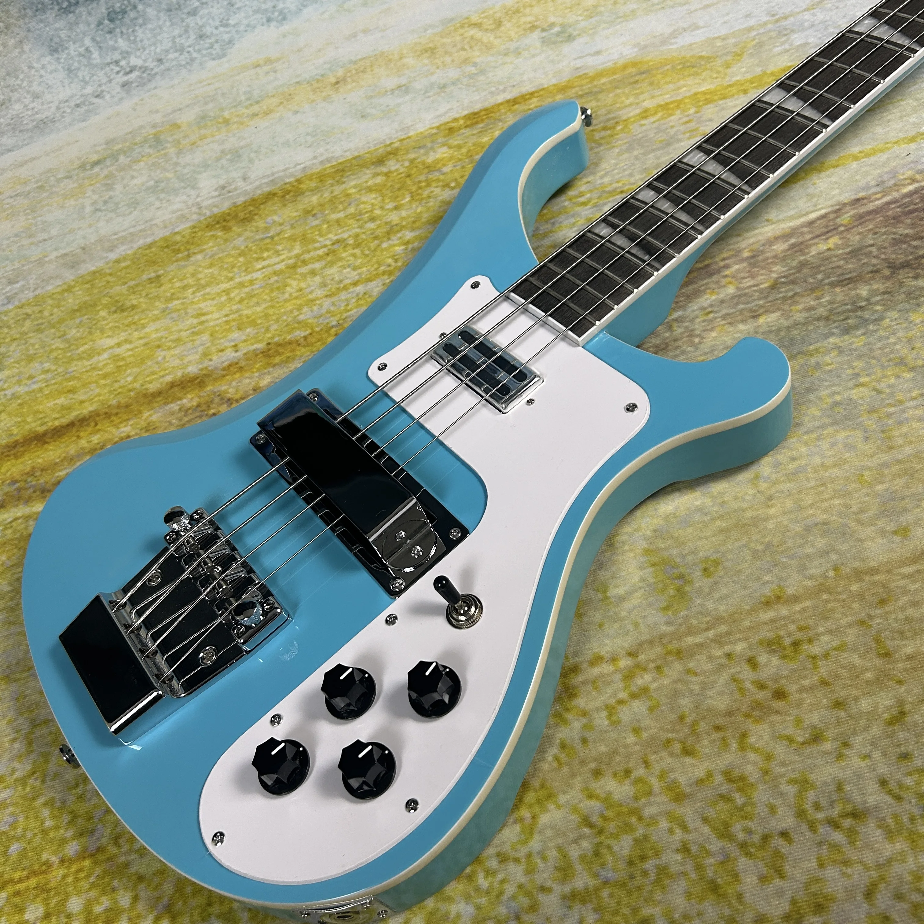 Бас-гитары Rickenbacker, небесно-голубой цвет, длина грифа 844 мм, версия 4003
Бас-гитары Rickenbacker, небесно-голубой цвет, длина грифа 844 мм, версия 4003