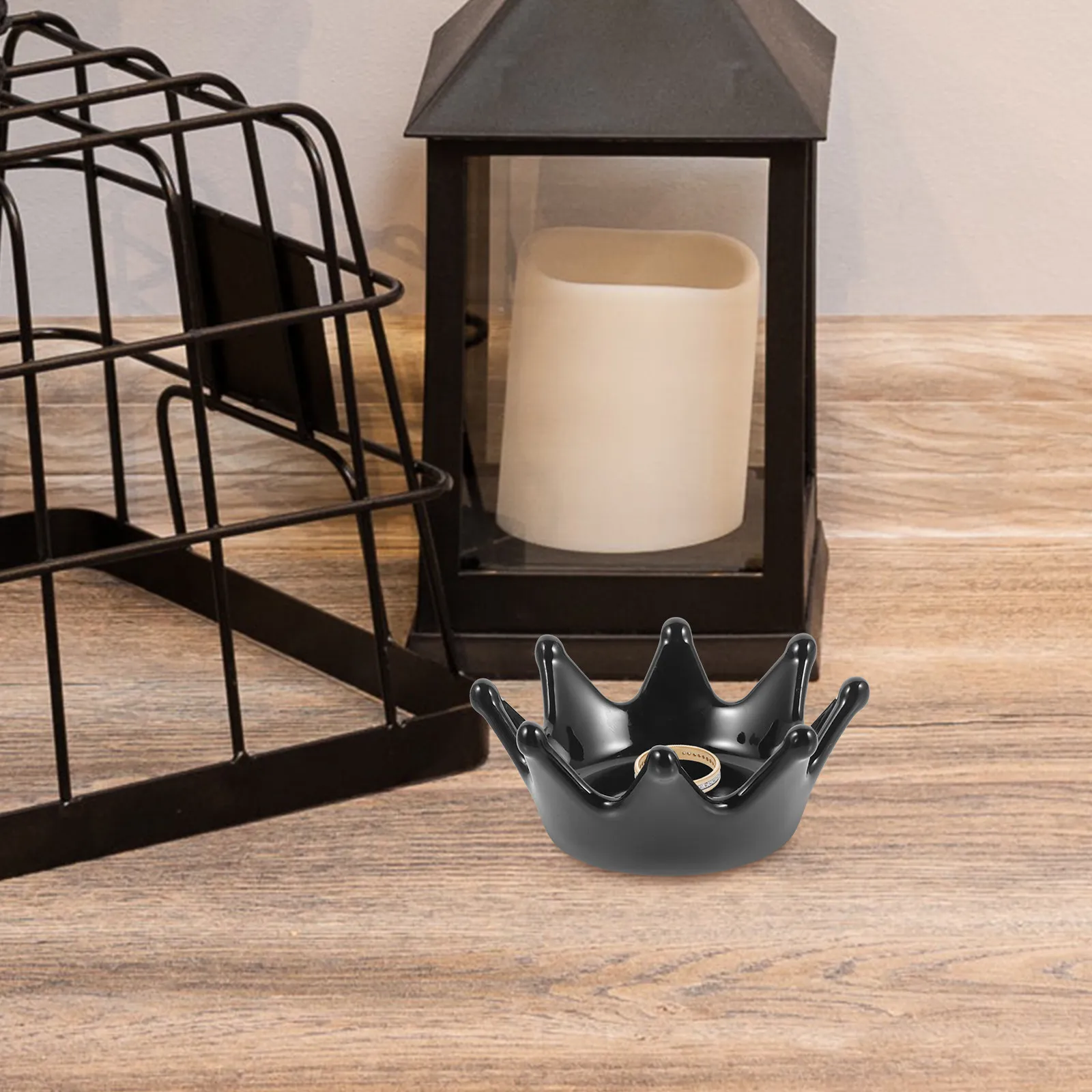 Crown Shaped Ceramic Jewelry Dish Exquisite Ring Holder Tray for Earrings Watches Accessories Decorative Table Decor Storage
Crown Shaped Ceramic Jewelry Dish Exquisite Ring Holder Tray for Earrings Watches Accessories Decorative Table Decor Storage