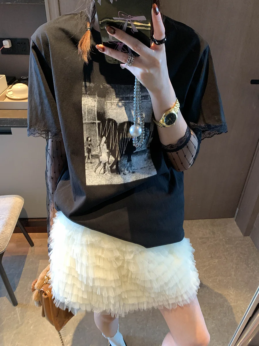 Новая весенняя футболка с длинными рукавами, имитирующая двухслойность, с круглым вырезом, с принтом, свободного кроя, с эффектом похудения, с кружевными вставками.
Новая весенняя футболка с длинными рукавами, имитирующая двухслойность, с круглым вырезом, с принтом, свободного кроя, с эффектом похудения, с кружевными вставками.