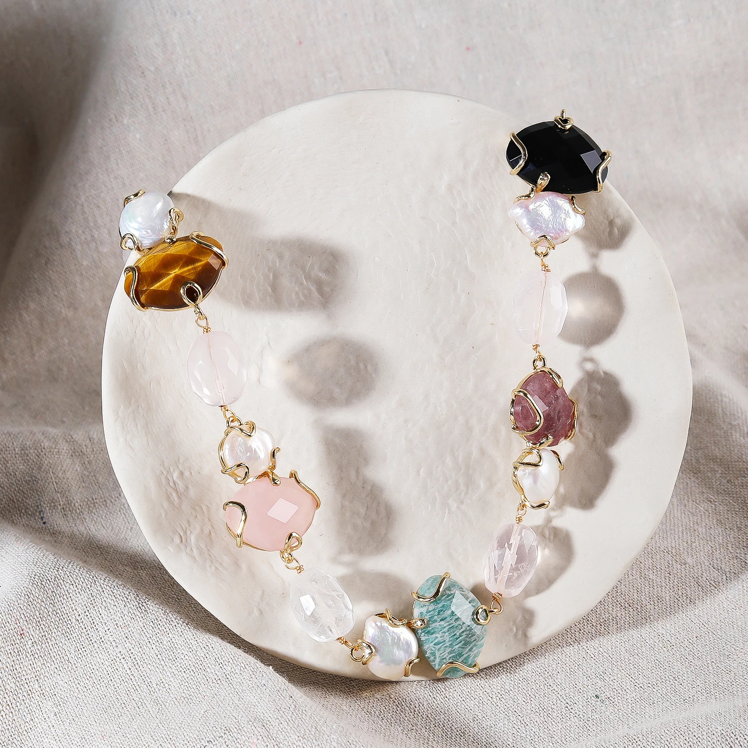Natural Baroque Chokers Necklace With 13*18mm Faceted Irregular Rose Quartz and Random Natural Stone Jewelry Accessory for Women
Natural Baroque Chokers Necklace With 13*18mm Faceted Irregular Rose Quartz and Random Natural Stone Jewelry Accessory for Women