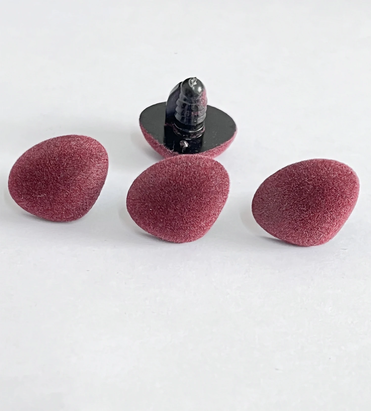 20pcs new color 22mm Grape red color triangle flocking safety toy nose with hard washer for diy plush doll findings
20pcs new color 22mm Grape red color triangle flocking safety toy nose with hard washer for diy plush doll findings