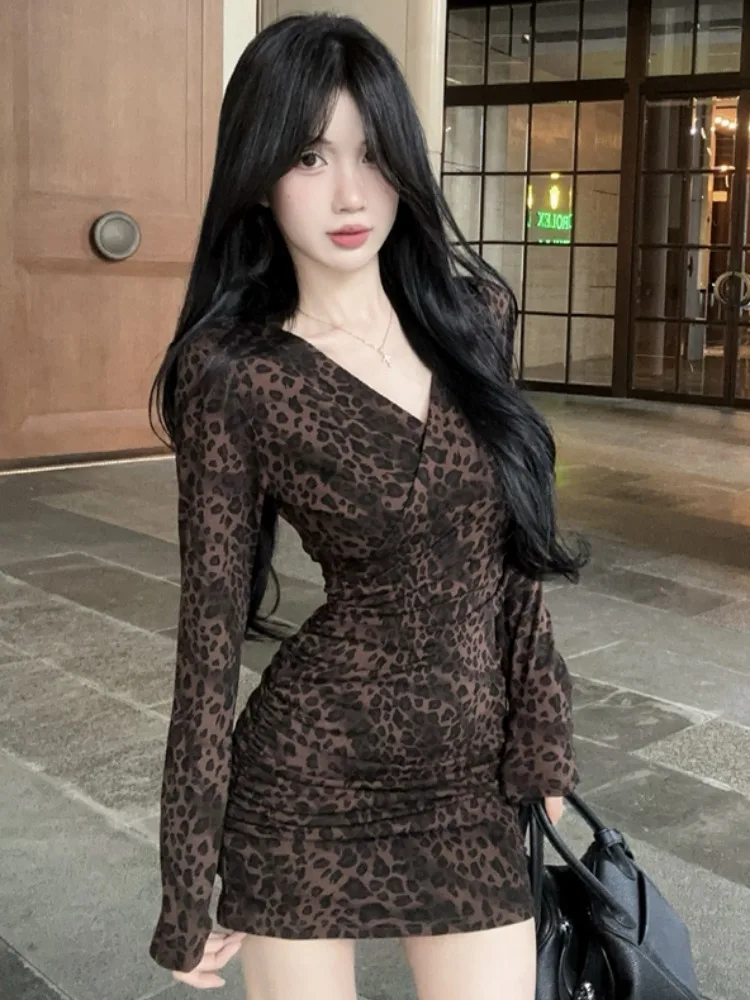 Pure Desire Sexy Slim Fit Long Sleeve Pleated Dress Women's Spring New Hot Short Skirt V Neck High Waist Commute Retro Style
Pure Desire Sexy Slim Fit Long Sleeve Pleated Dress Women's Spring New Hot Short Skirt V Neck High Waist Commute Retro Style
