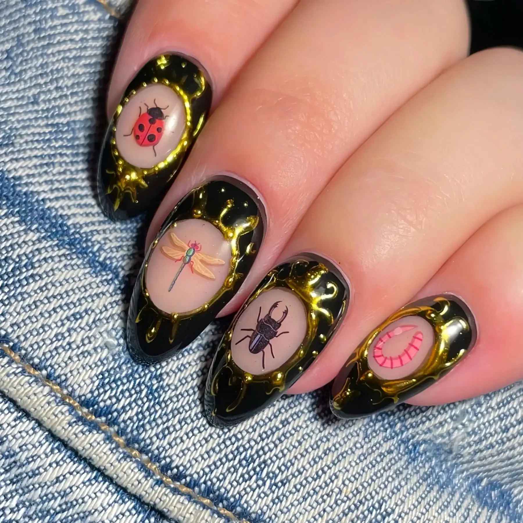 24pc Insect Print Press On Nails, Medium Almond Fake Nails With Black & Gold Frame, Ladybug Dragonfly & Beetle Design, Glossy Acrylic Nail Kit, Reusable False Nails For Women, Daily & Party Nail Art
24pc Insect Print Press On Nails, Medium Almond Fake Nails With Black & Gold Frame, Ladybug Dragonfly & Beetle Design, Glossy Acrylic Nail Kit, Reusable False Nails For Women, Daily & Party Nail Art