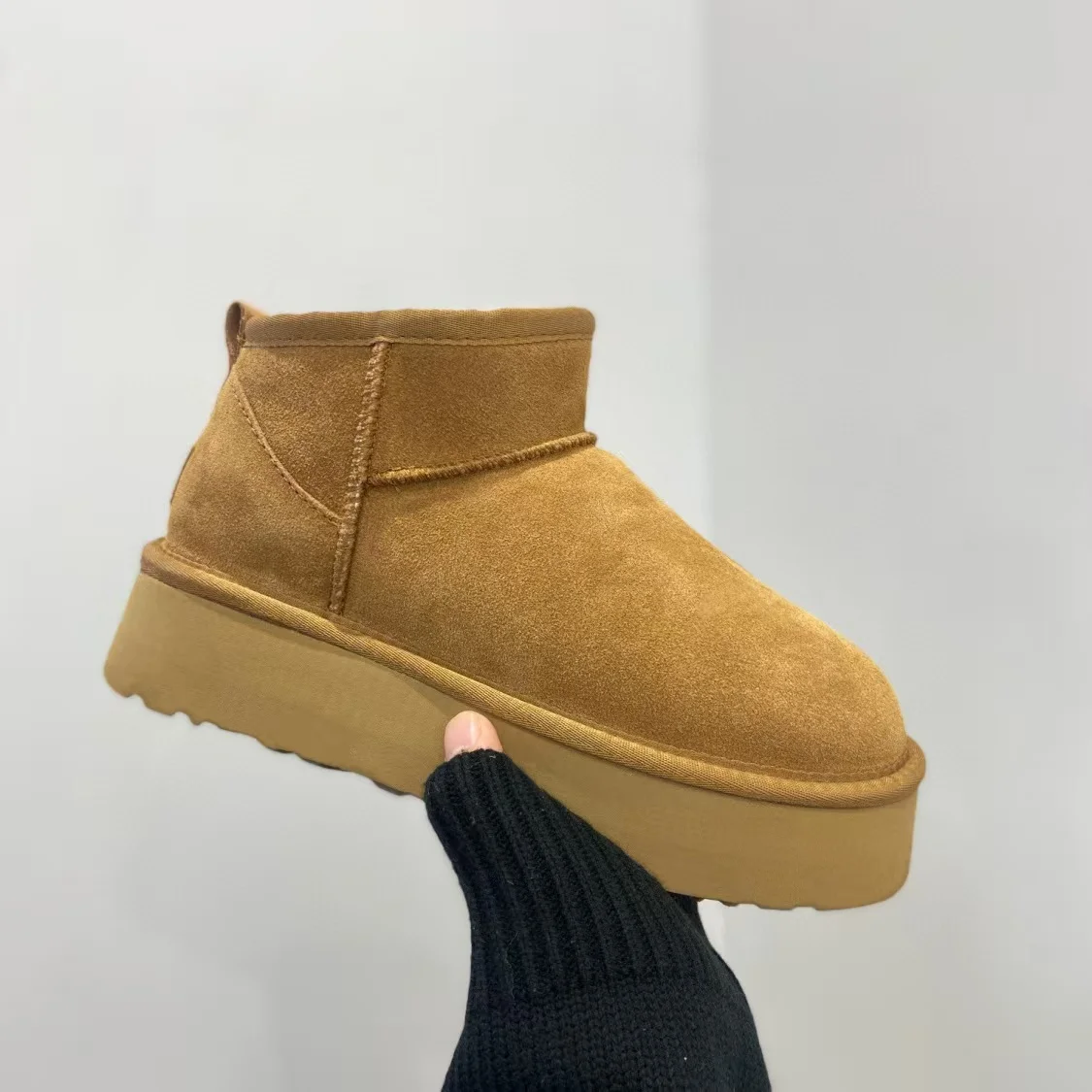 2026 New Unisex Winter Real Sheepskin Wool Snow Boots New Platform Design Warm Fur Ultra Mini Ankle Slippers for Men Women
2026 New Unisex Winter Real Sheepskin Wool Snow Boots New Platform Design Warm Fur Ultra Mini Ankle Slippers for Men Women