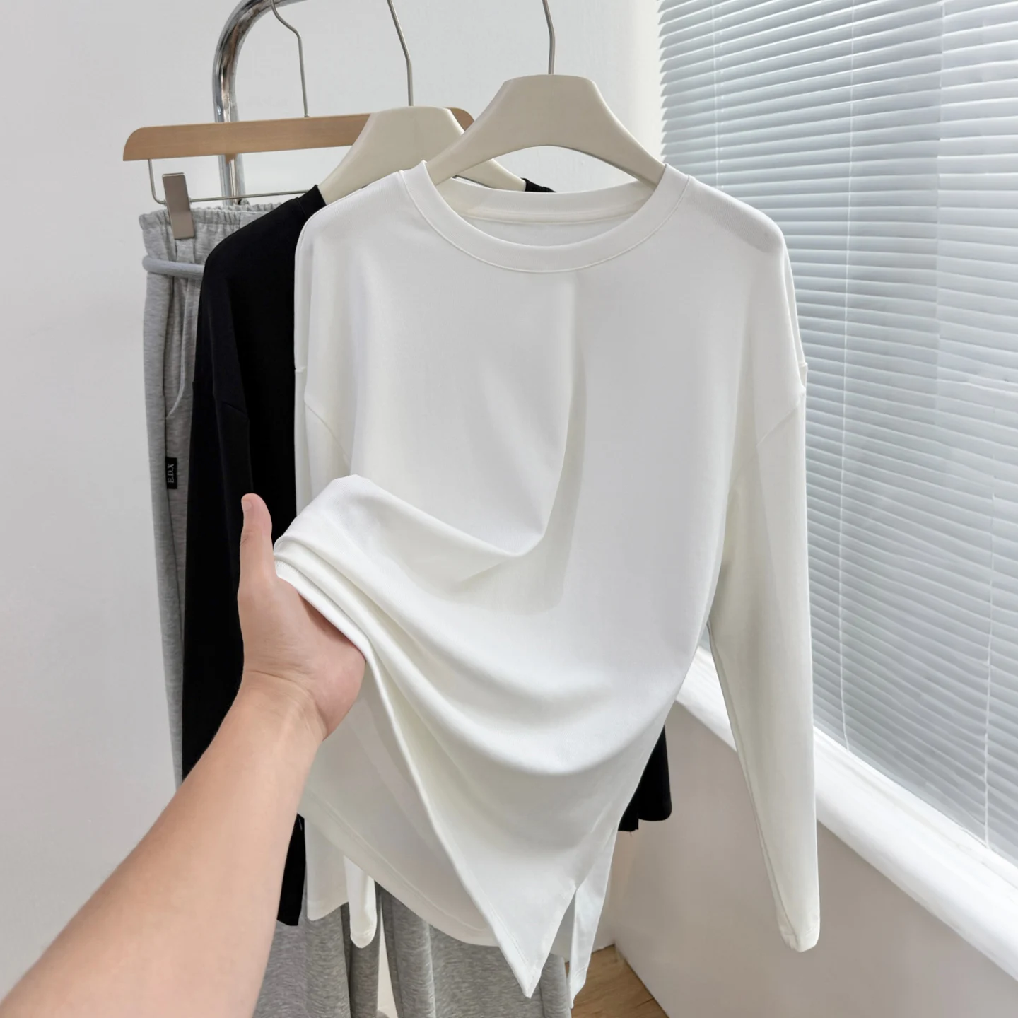 Soft Lyocell Fabric Crew Neck Long Sleeve T Shirt Women Early Autumn 2026 New Lyocell Slim Fitting Thin Base Layer Top
Soft Lyocell Fabric Crew Neck Long Sleeve T Shirt Women Early Autumn 2026 New Lyocell Slim Fitting Thin Base Layer Top