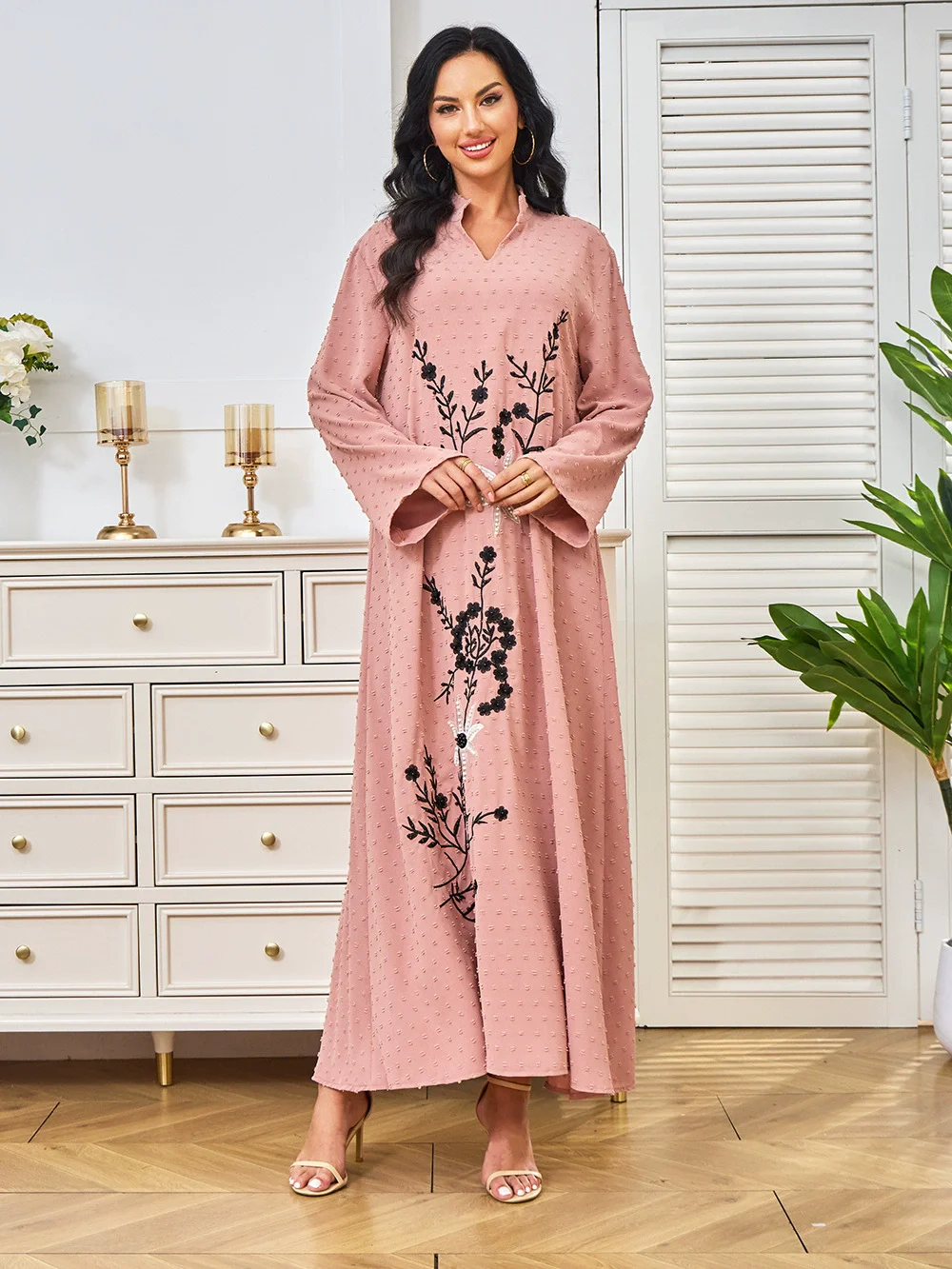 Ближний Восток Дубай Мусульманский Роскошный Модный Женский Халат Осенний Новый Продукт Вышивка Бисером Розовое Платье Абая 
Ближний Восток Дубай Мусульманский Роскошный Модный Женский Халат Осенний Новый Продукт Вышивка Бисером Розовое Платье Абая