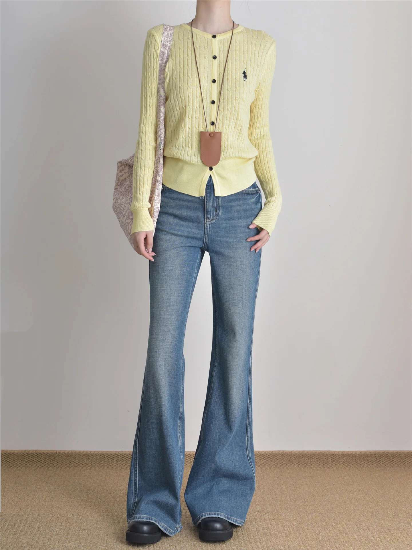 High Waist Flared Jeans Women's Loose Fit Long Retro Blue Denim Pants Spring Autumn Casual Cotton High Rise Wide Leg Jeans
High Waist Flared Jeans Women's Loose Fit Long Retro Blue Denim Pants Spring Autumn Casual Cotton High Rise Wide Leg Jeans