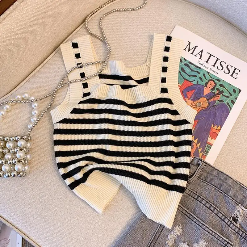 Contrasting Striped Knitted Small Camisole for Women Wearing French Chic Wide Shoulder Straps Underneath A Sleeveless Top
Contrasting Striped Knitted Small Camisole for Women Wearing French Chic Wide Shoulder Straps Underneath A Sleeveless Top