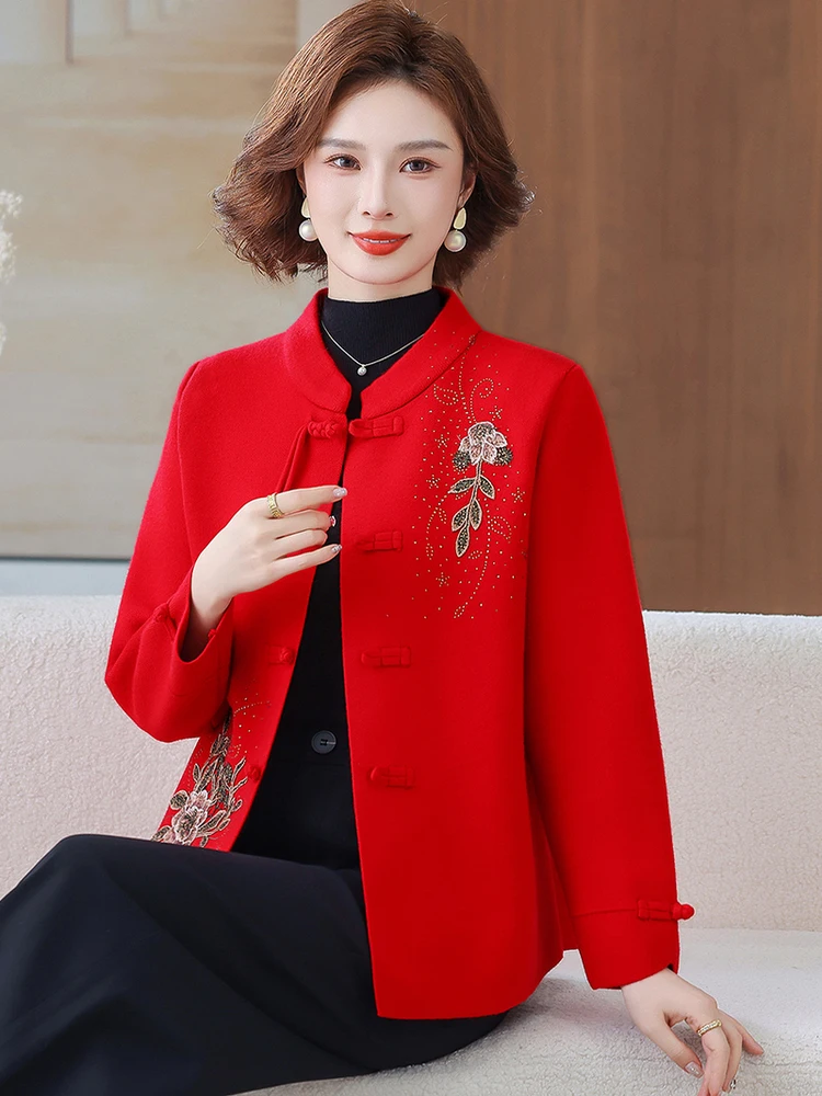 Red Embroidered Jaet Chinese Sle Faionable Middle-Aged Women's Clothing Button Design ort Top for Commuting
Red Embroidered Jaet Chinese Sle Faionable Middle-Aged Women's Clothing Button Design ort Top for Commuting