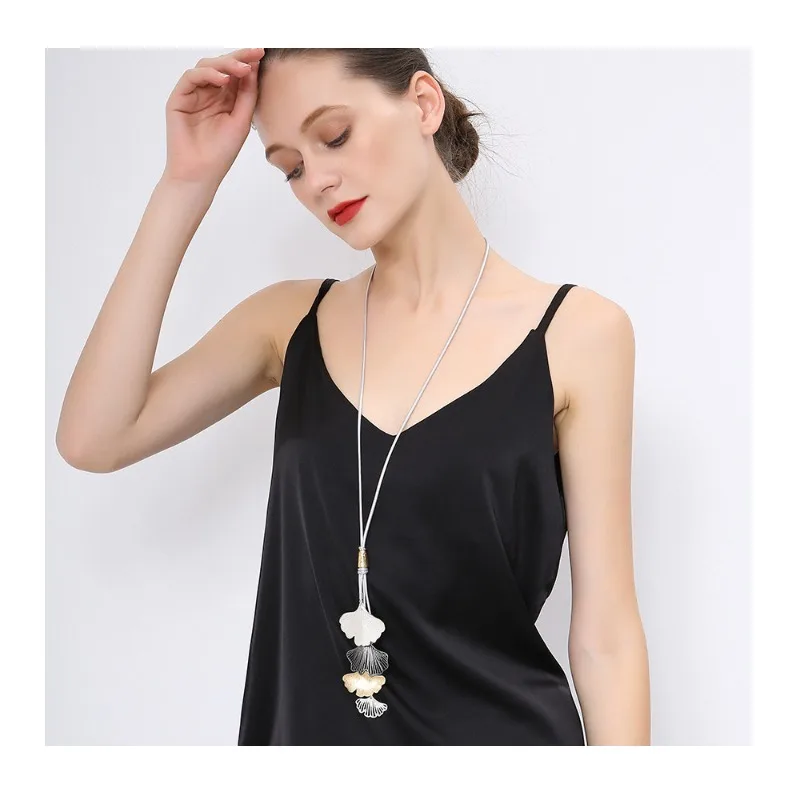 Jewelry Explosive Necklace Atmospheric Ginkgo Leaf Long Women's Fashion Alloy Sweater Chain
Jewelry Explosive Necklace Atmospheric Ginkgo Leaf Long Women's Fashion Alloy Sweater Chain