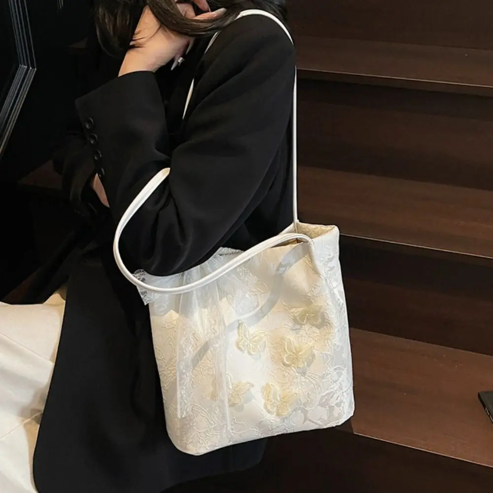 Elegant Chinese Style Shoulder Bag Exquisite with Ribbon Embroidery Tote Bag Trendy Butterfly Hanfu Printing Handbag Party
Elegant Chinese Style Shoulder Bag Exquisite with Ribbon Embroidery Tote Bag Trendy Butterfly Hanfu Printing Handbag Party