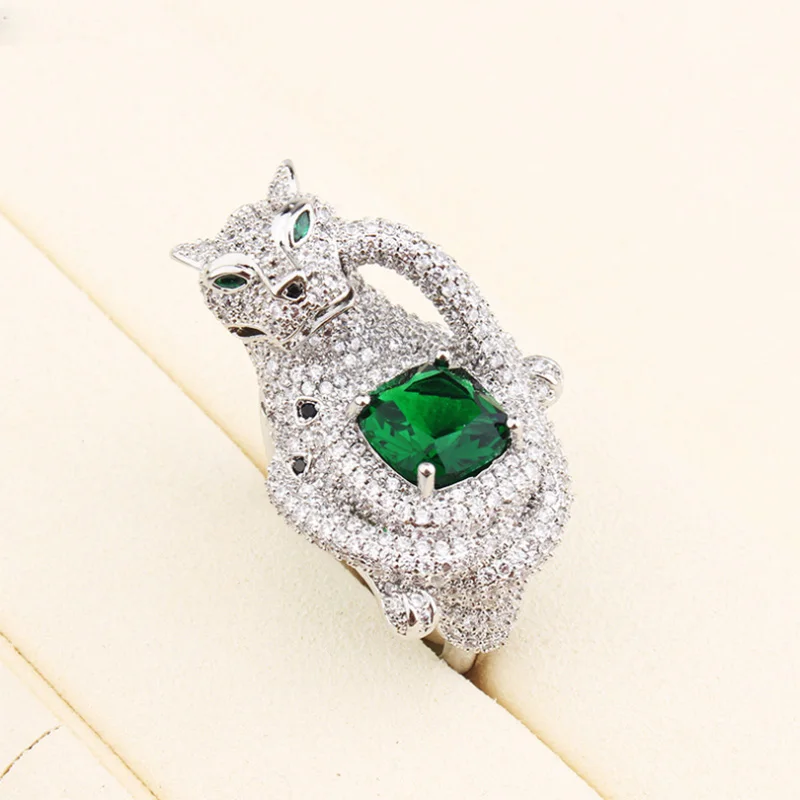 Bobokiki Jewelry Fashion Titanium Micro-Inlaid AAA Green Zircon Leopard Ring Luxury Retro Animal Accessories.
Bobokiki Jewelry Fashion Titanium Micro-Inlaid AAA Green Zircon Leopard Ring Luxury Retro Animal Accessories.