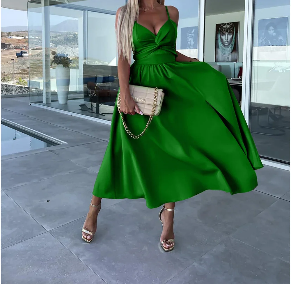 Summer Dress Women 2024 Fresh Sweet V-neck High Waist Sleeveless Dresses Solid with Suspender Slim Fit Backless Skirt for Female
Summer Dress Women 2024 Fresh Sweet V-neck High Waist Sleeveless Dresses Solid with Suspender Slim Fit Backless Skirt for Female
