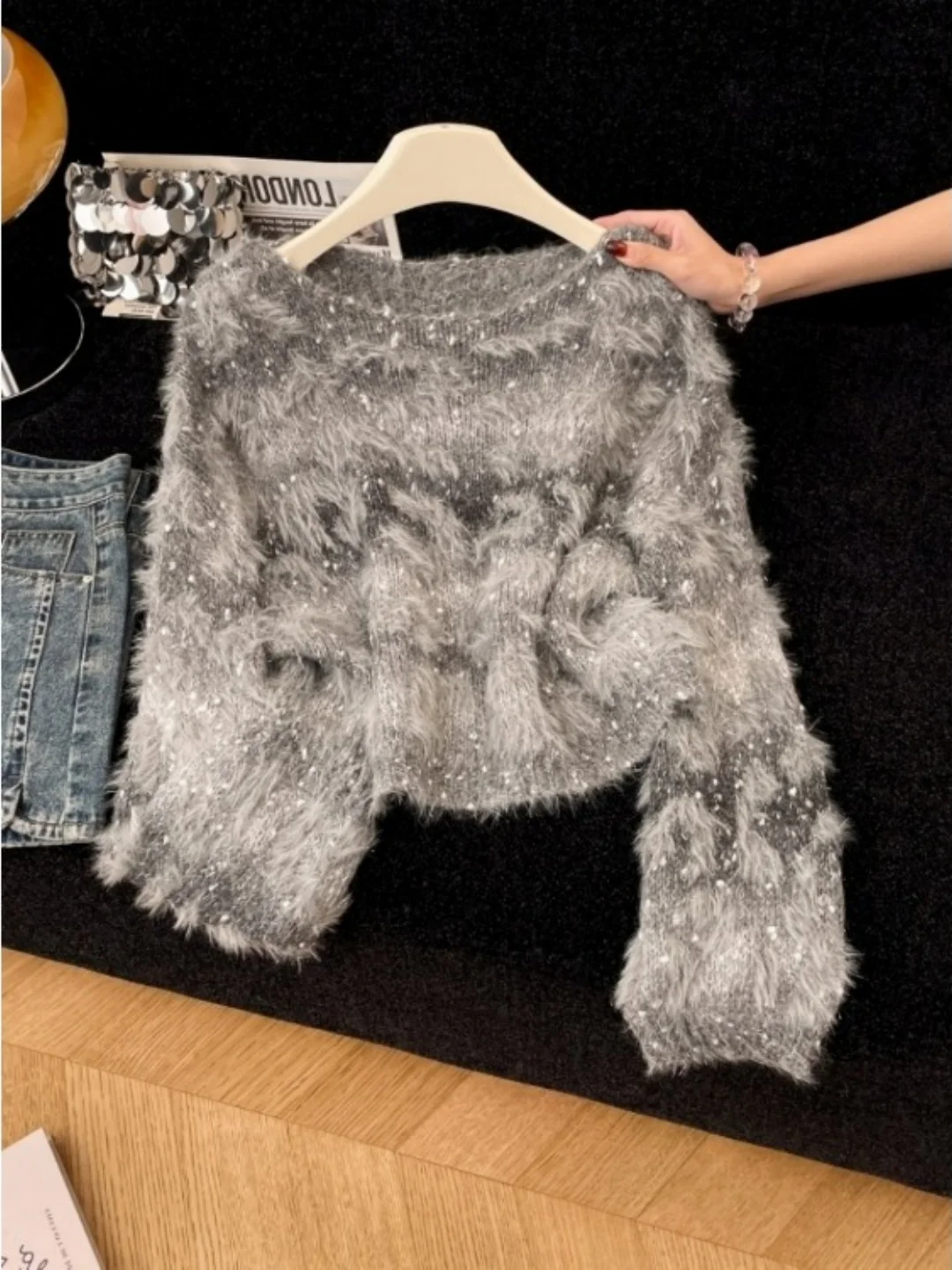 Soft Plush High Quality Crafted Women's Sweater Autumn Winter New Style Loose Short Top Cotton Knitted Luxury Light Fashion
Soft Plush High Quality Crafted Women's Sweater Autumn Winter New Style Loose Short Top Cotton Knitted Luxury Light Fashion