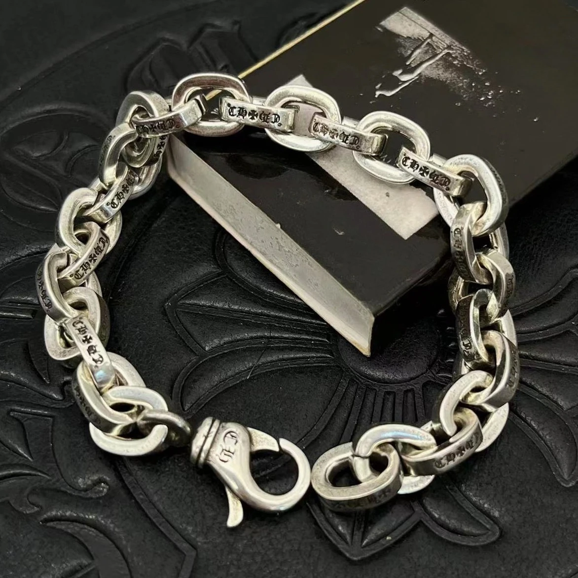 S925 sterling silver trendy jewelry thick letter bracelet retro men and women lobster buckle bracelet cross punk
S925 sterling silver trendy jewelry thick letter bracelet retro men and women lobster buckle bracelet cross punk