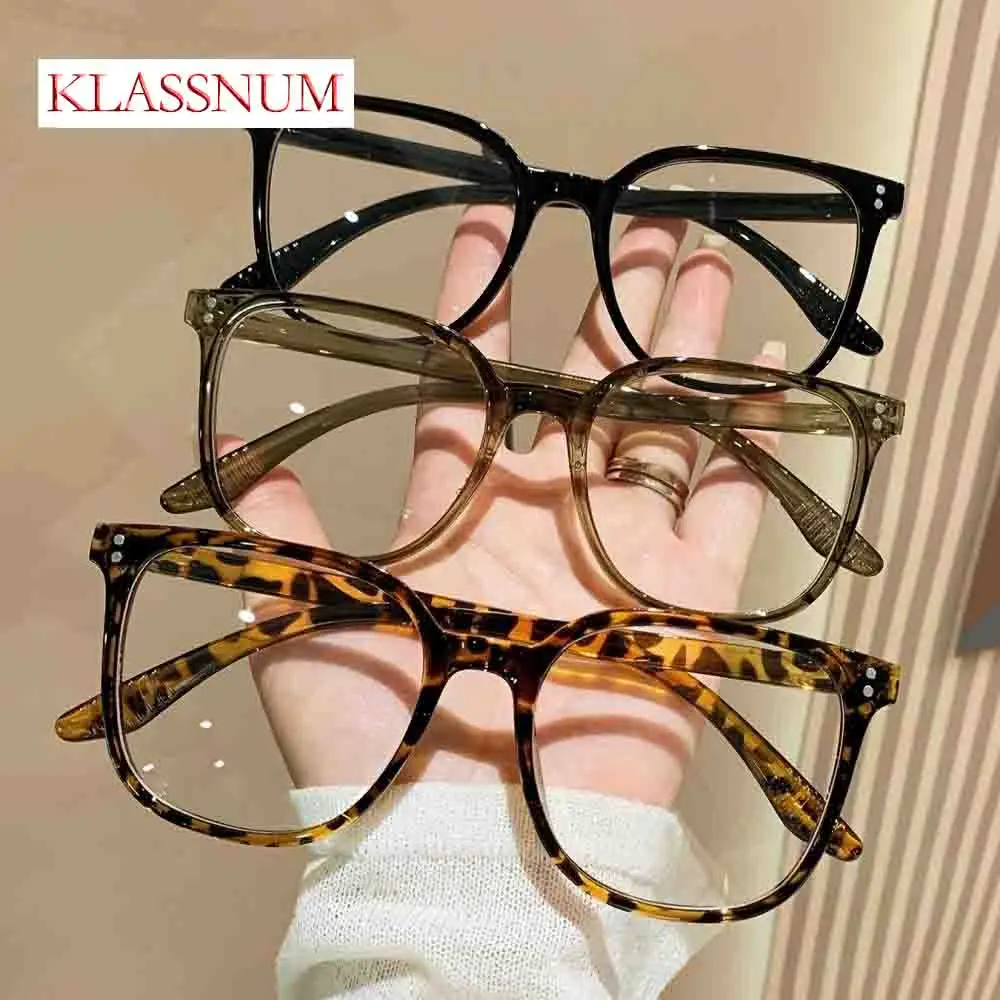 KLASSNUM Luxurious Fashion Rivet Anti Blue Light Glasses Women Men Vintage Big Frame Optical Spectacles Computer Flat Mirror
KLASSNUM Luxurious Fashion Rivet Anti Blue Light Glasses Women Men Vintage Big Frame Optical Spectacles Computer Flat Mirror