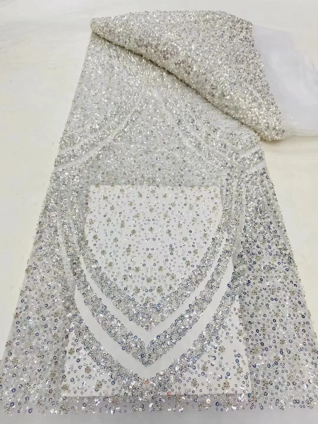 Nigerian Lace Fabrics Fashion Women African Tull Lace Luxury Handmade Bead Sequins Fabrics for Wedding HD6219
Nigerian Lace Fabrics Fashion Women African Tull Lace Luxury Handmade Bead Sequins Fabrics for Wedding HD6219