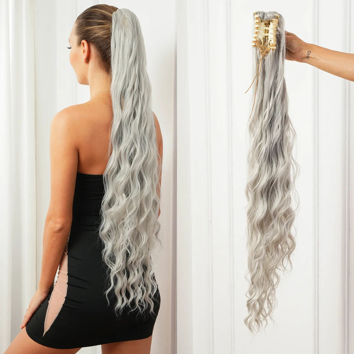 Серебристо-серый парик для женщин, изготовленный из синтетических волокон и термостойкой нити, с длинными кудрявыми волосами.
Серебристо-серый парик для женщин, изготовленный из синтетических волокон и термостойкой нити, с длинными кудрявыми волосами.