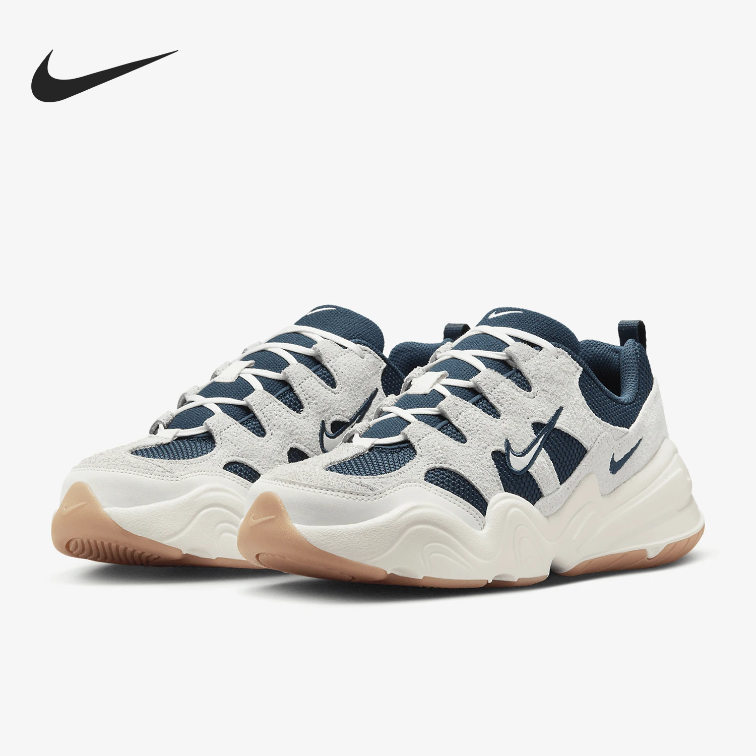 Nike Authentic Women's Chunky Retro Sneakers DR9761-004
Nike Authentic Women's Chunky Retro Sneakers DR9761-004