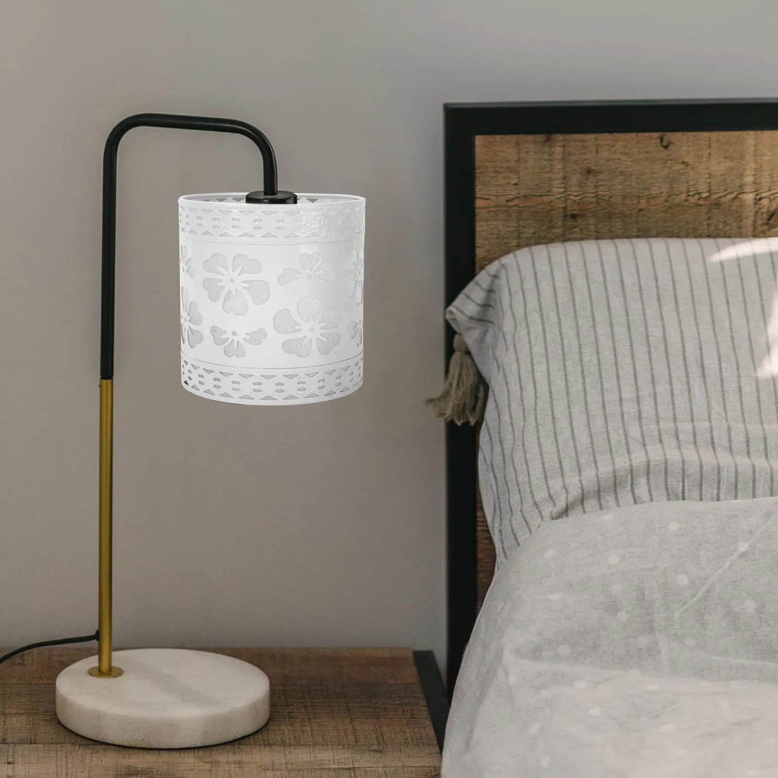 1Pcs Iron Lampshade Chic Light Cover Elegant Design Long-Lasting Lamp Shade for Home Office Decoration White Light Shade
1Pcs Iron Lampshade Chic Light Cover Elegant Design Long-Lasting Lamp Shade for Home Office Decoration White Light Shade