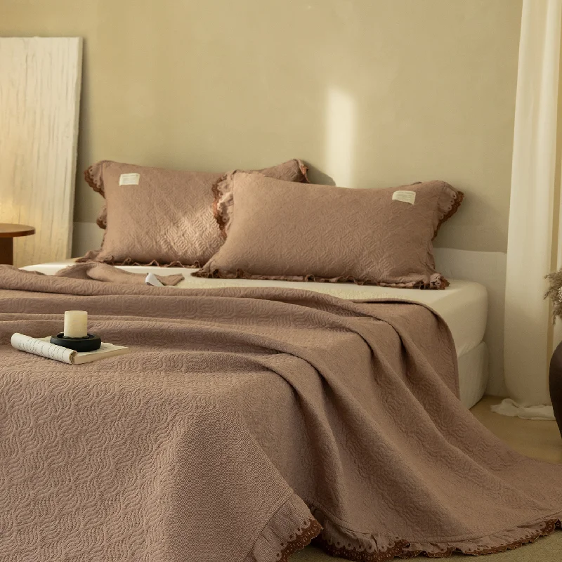 Vintage Lace 100% Cotton Quilt Set 3Pcs Queen Size Solid Color Embroidered Bedspread Coverlet for Home Decor Thin Comforter
Vintage Lace 100% Cotton Quilt Set 3Pcs Queen Size Solid Color Embroidered Bedspread Coverlet for Home Decor Thin Comforter