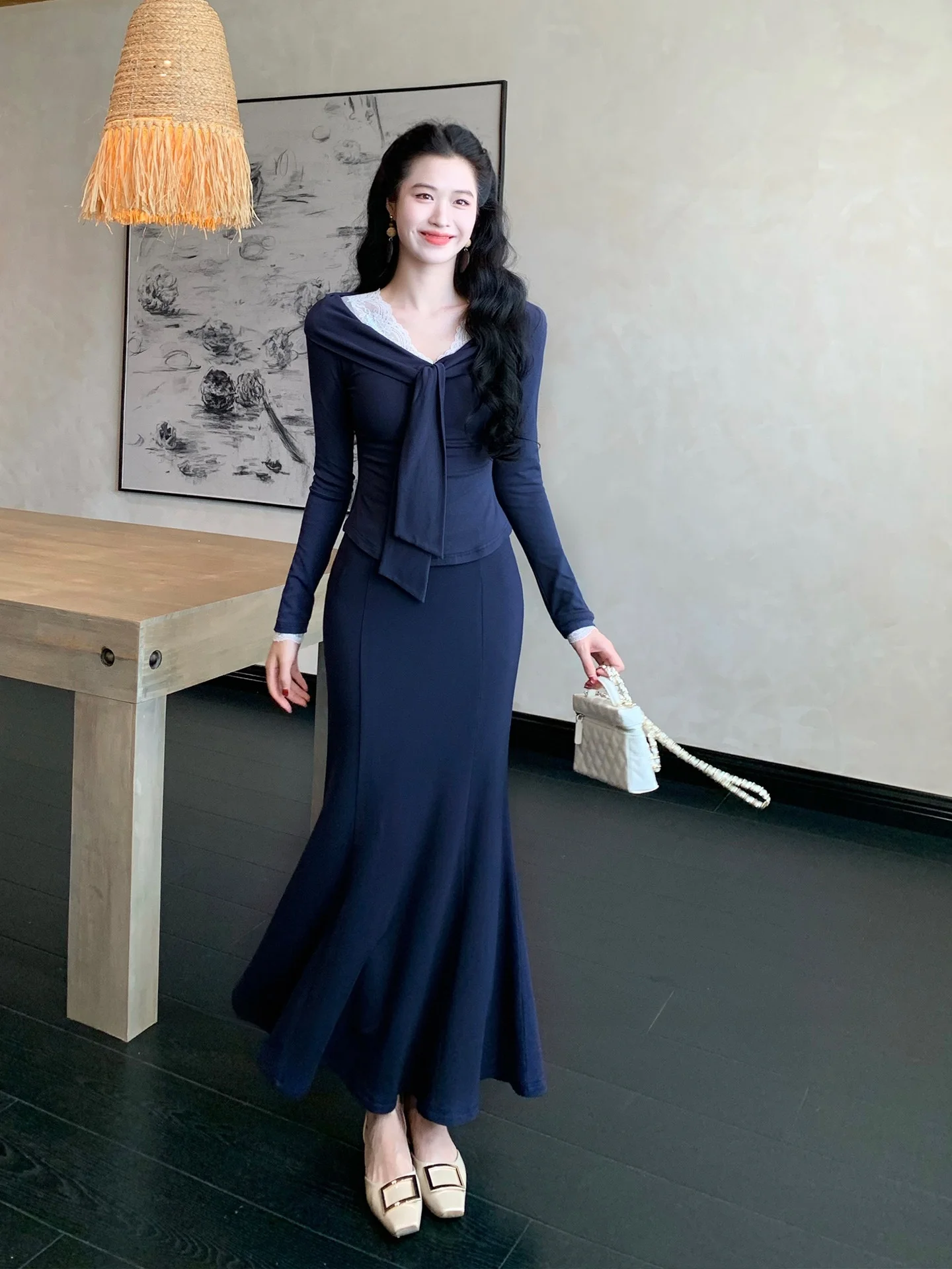 Вязаная юбка с высокой талией и длинным рукавом, топ с кружевными вставками, осенне-зимний модный комплект для женщин среднего возраста
Вязаная юбка с высокой талией и длинным рукавом, топ с кружевными вставками, осенне-зимний модный комплект для женщин среднего возраста