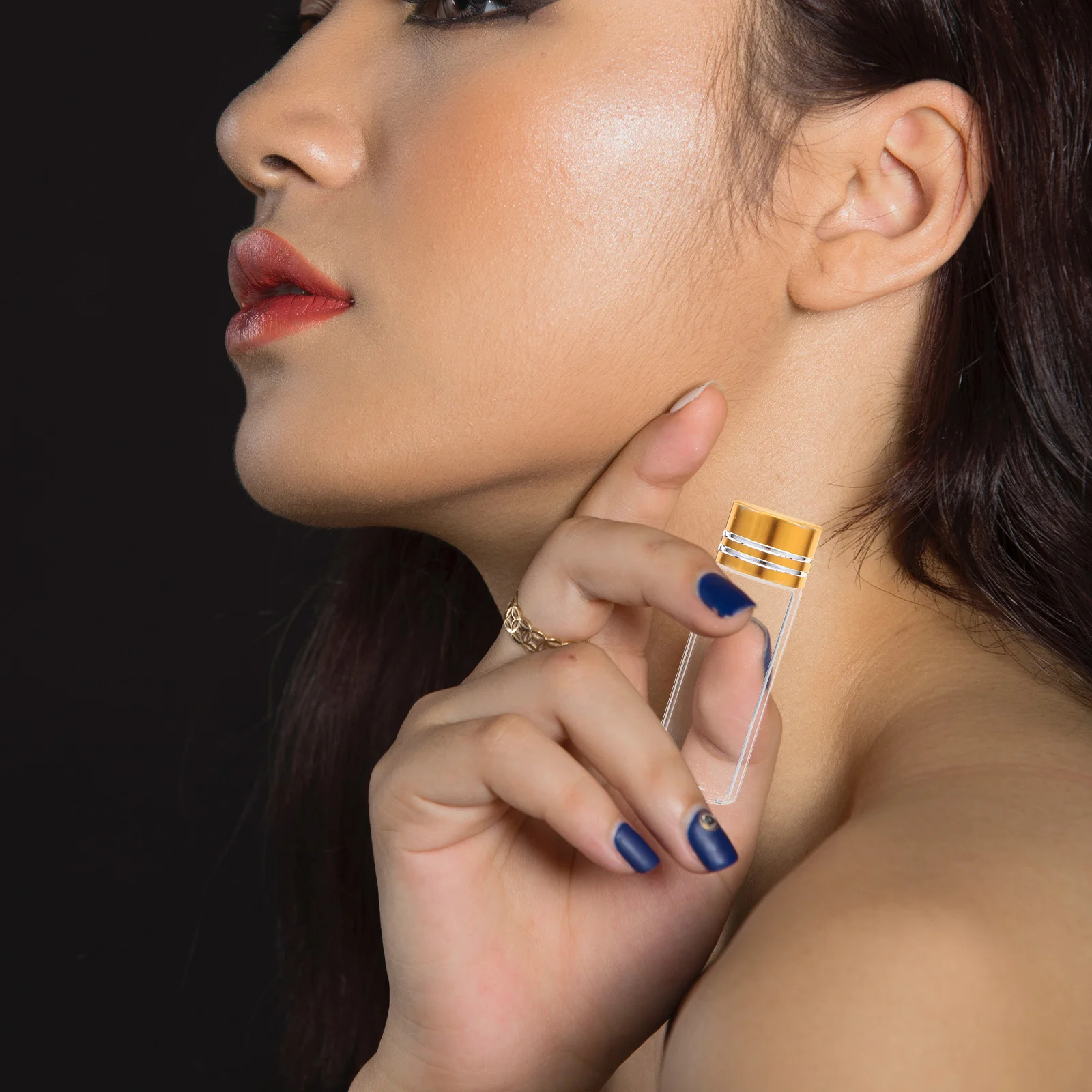 24Pcs Perfume Sample Bottles Transparent Mini Glass Vials with Lids 4Ml Refillable Empty Essential Oil Containers for Travel
24Pcs Perfume Sample Bottles Transparent Mini Glass Vials with Lids 4Ml Refillable Empty Essential Oil Containers for Travel