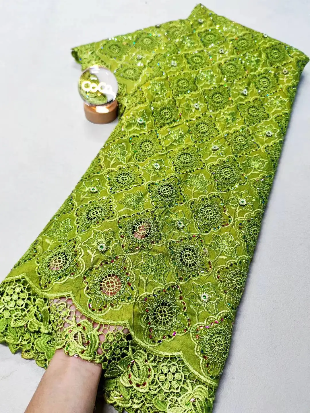 2025 Высококачественная африканская нигерийская хлопковая кружевная ткань с блестками и вышивкой, тюль для свадебного платья, шифон XL131, 5 ярдов
2025 Высококачественная африканская нигерийская хлопковая кружевная ткань с блестками и вышивкой, тюль для свадебного платья, шифон XL131, 5 ярдов